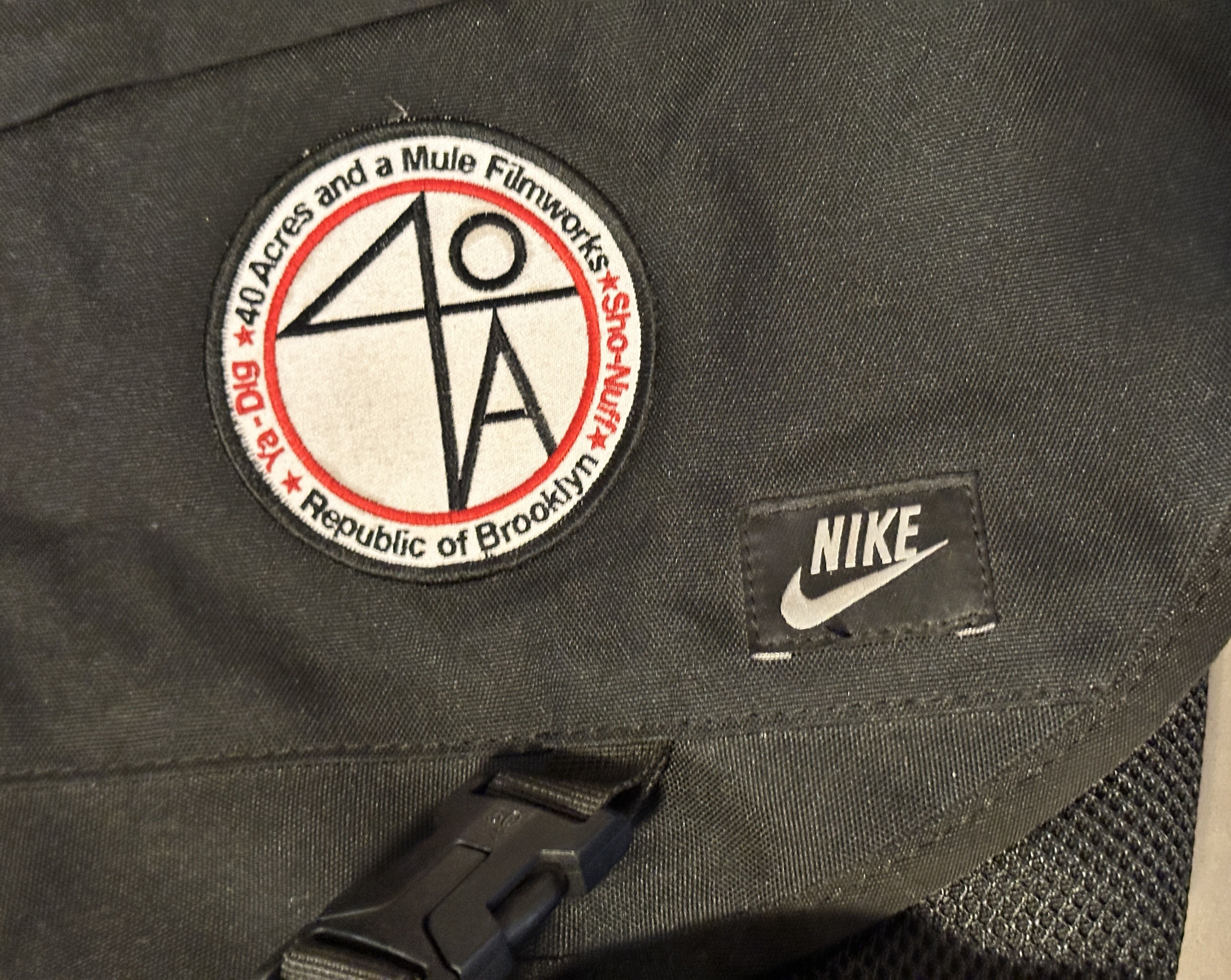 Nike Nike Spike Lee Oldboy 40 Acres Crew Messenger Bag Size ONE SIZE - 2 Thumbnail