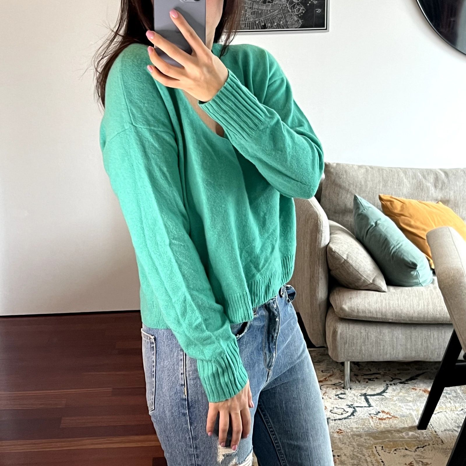 INTERMIX Intermix V-neck Cashmere sweater size S in Green Size S / US 4 / IT 40 - 2 Thumbnail