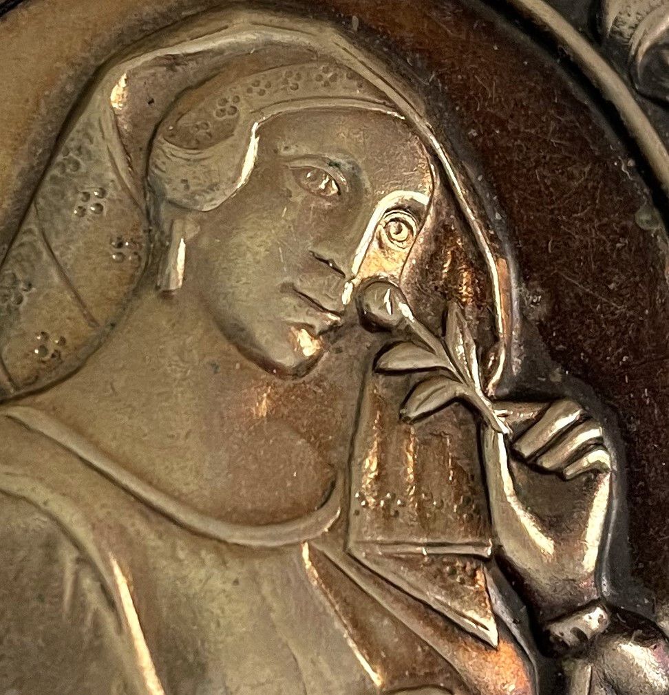 Other Vintage Pendant medieval Relief of a woman with a flower. Size ONE SIZE - 1 Thumbnail