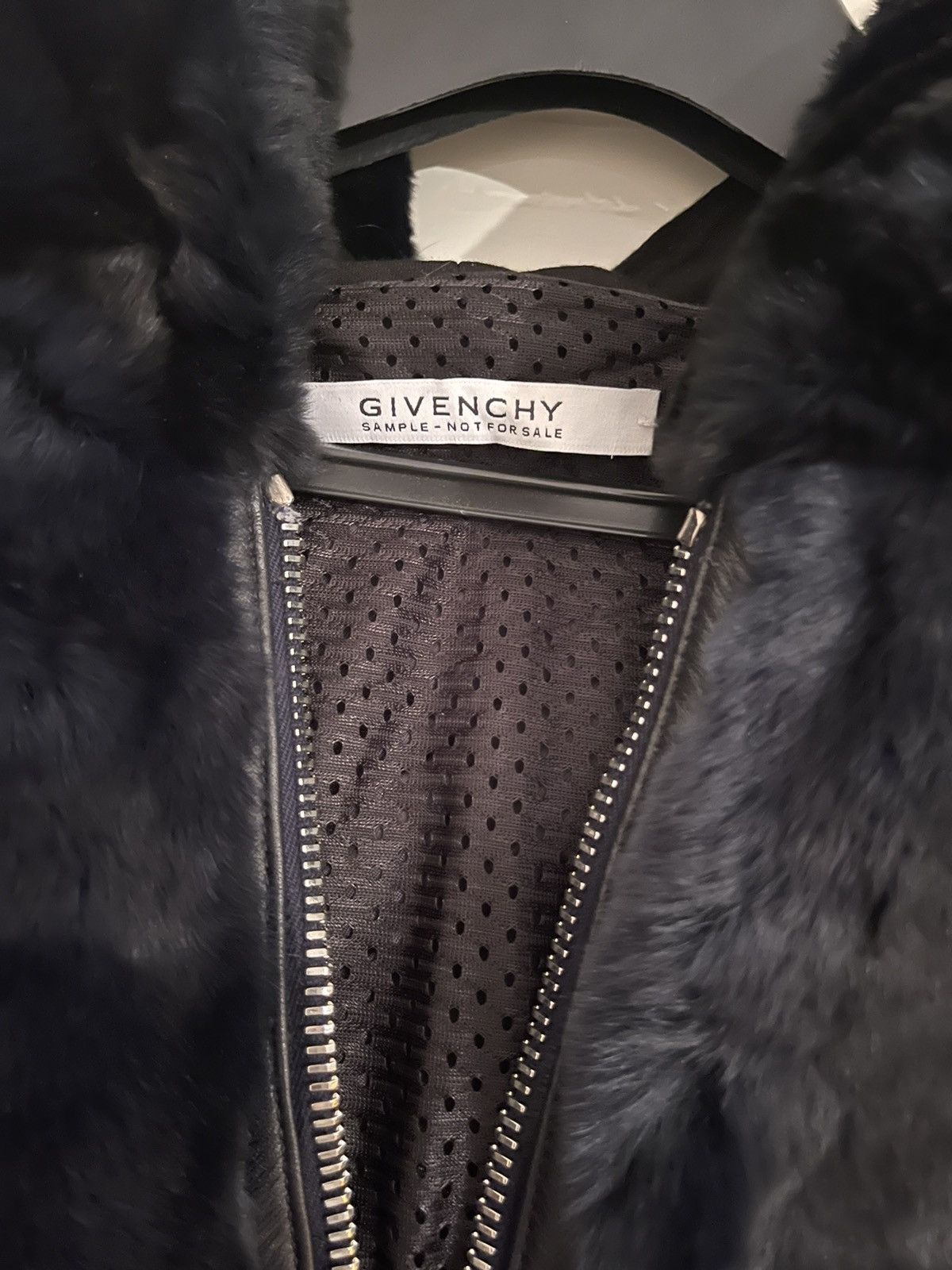Givenchy Givenchy Riccardo Tisci Lapin Rabbit Fur size L Size L / US 10 / IT 46 - 4 Thumbnail