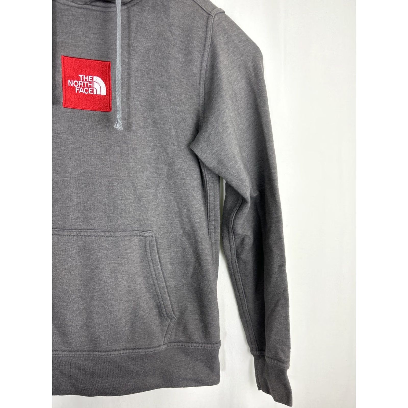 The North Face VINTAGE The North Face Mens Small Gray Pullover Hoodie Red Box Logo Patch Size US S / EU 44-46 / 1 - 4 Thumbnail