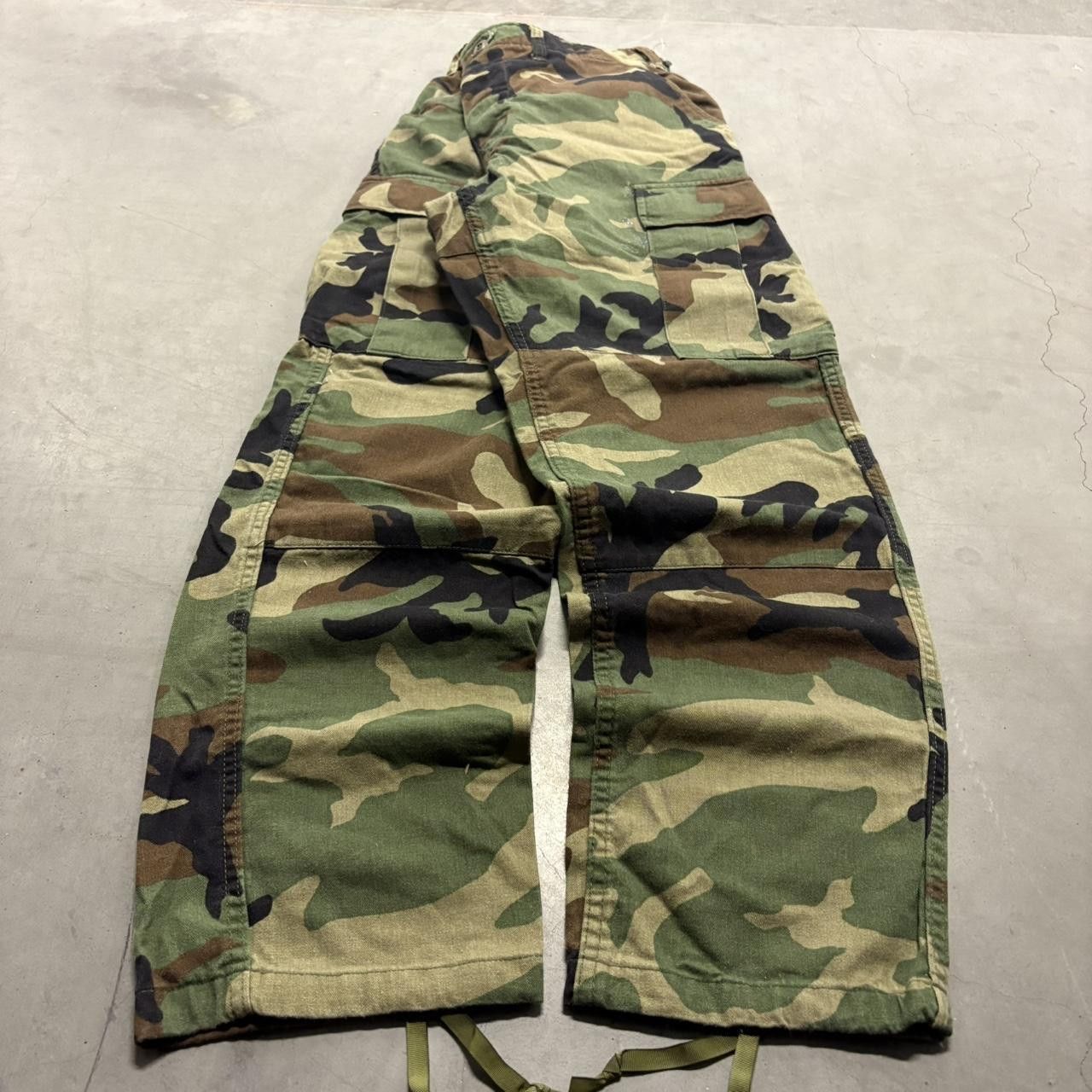 Vintage Crazy Vintage Y2K/2000s Baggy Dark Military Style Streetwear Grunge Camo Pants! Size US 28 / EU 44 - 1 Thumbnail