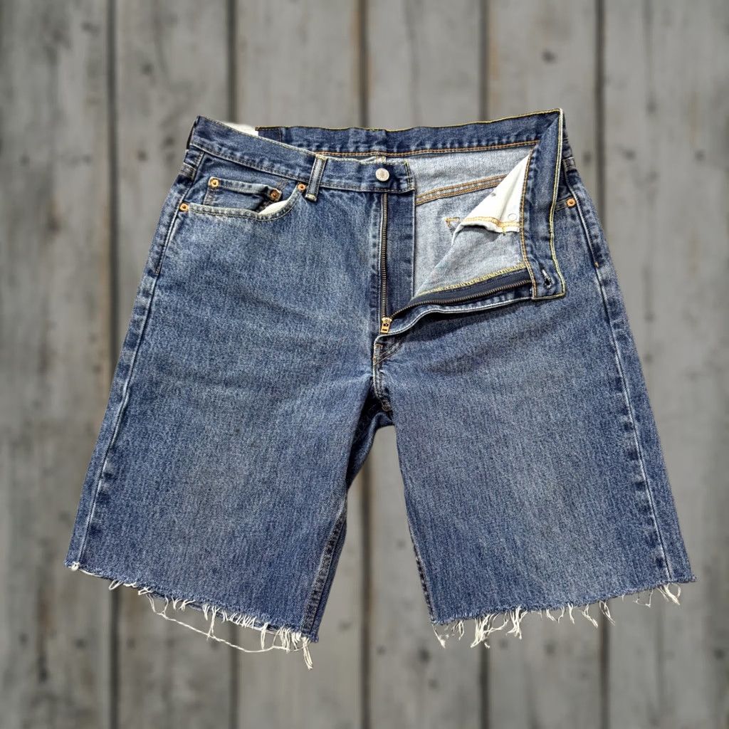 Levi's Levi's Bermuda Jean Shorts Men's 34 100% Cotton Stained Thrashed Blue Regular 550 Distressed Thrashed Fade Flaws Size US 34 / EU 50 - 1 Thumbnail