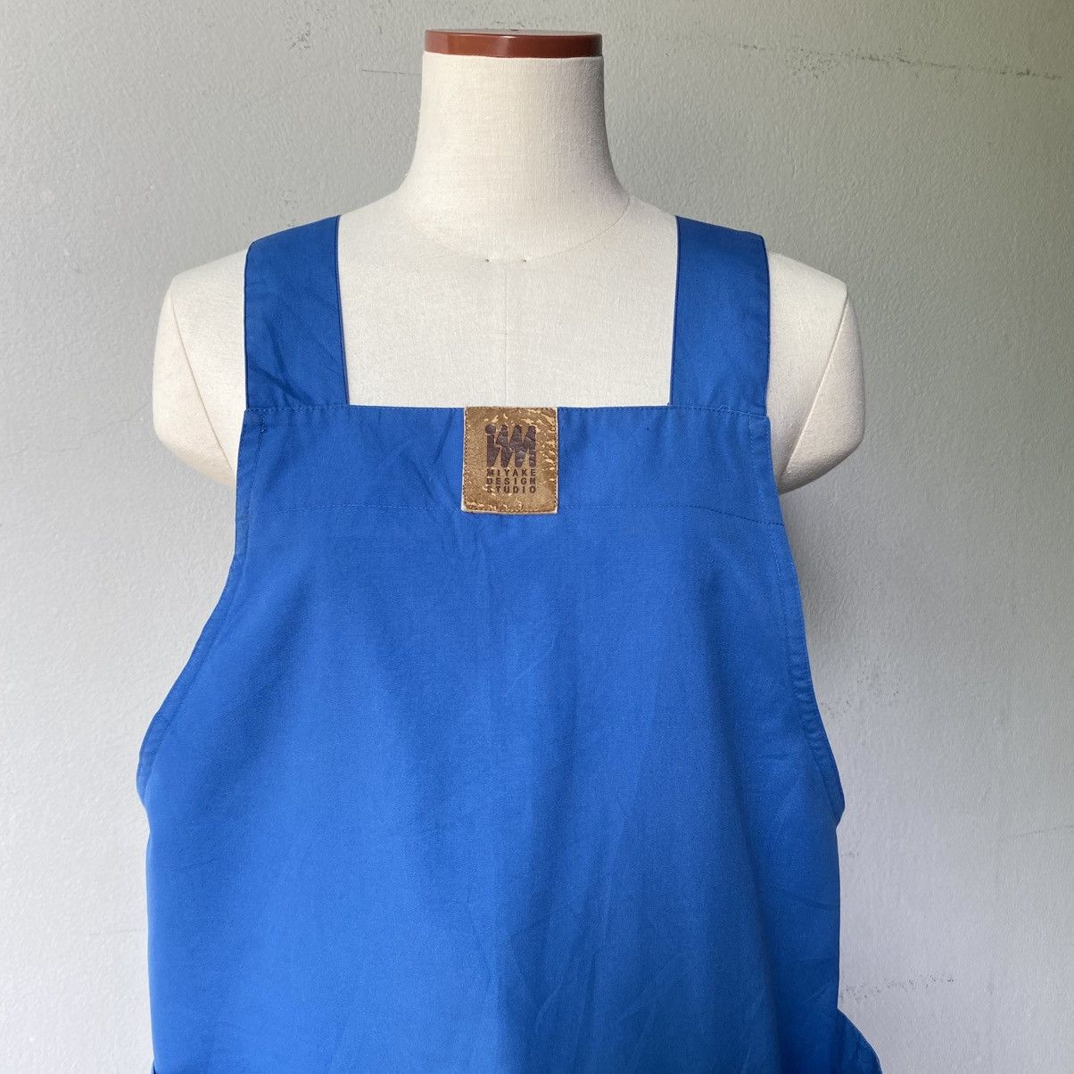 Issey Miyake IM MIYAKE DESIGN STUDIO Vibrant blue apron Size ONE SIZE - 13 Thumbnail