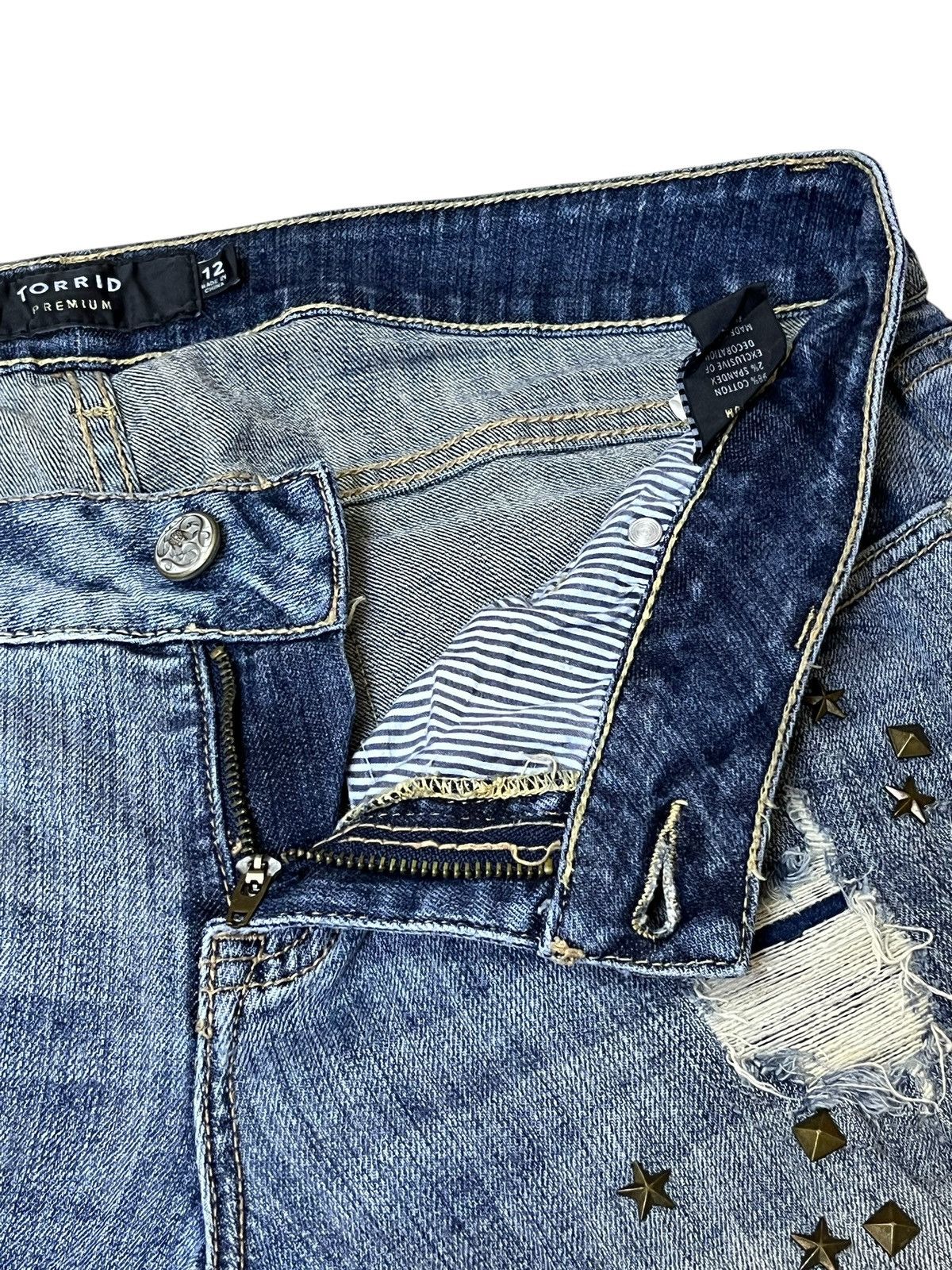 Japanese Brand SICK🔥TORRID FAL 2015 DISTRESSED WITH STUDDED STYLE JEANS Size US 35 - 11 Thumbnail