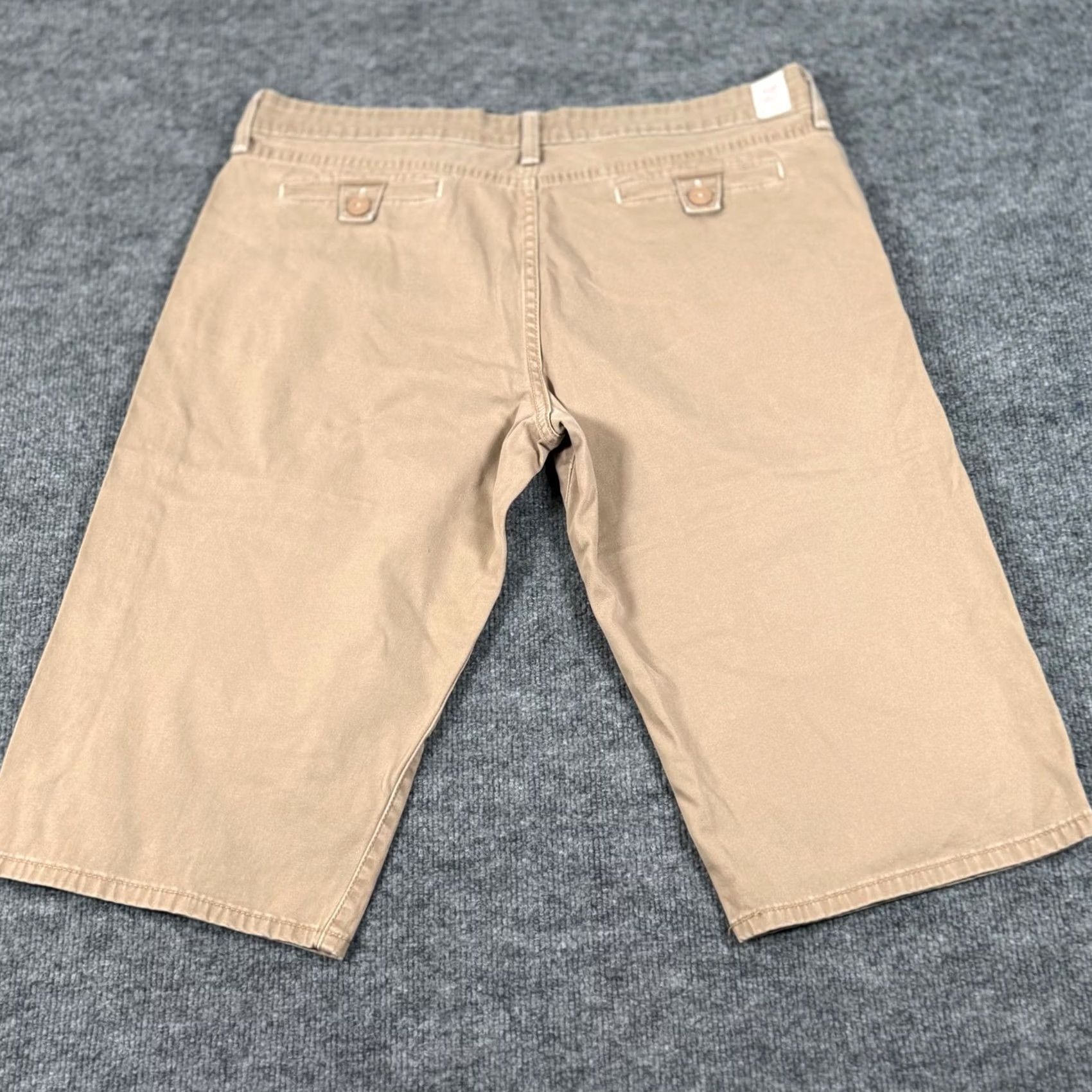 Levi's Y2K 00s Levis Beige Khaki Chino Capris Cropped Pants Size 16 Neutral Workwear Size 38" / US 16 / IT 52 - 2 Thumbnail