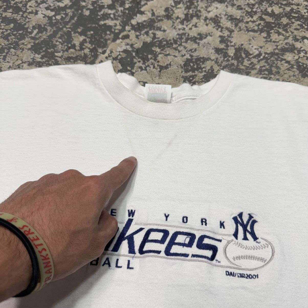 Vintage Vintage New York Yankees White 2001 Tshirt Size US XXL / EU 58 / 5 - 4 Thumbnail