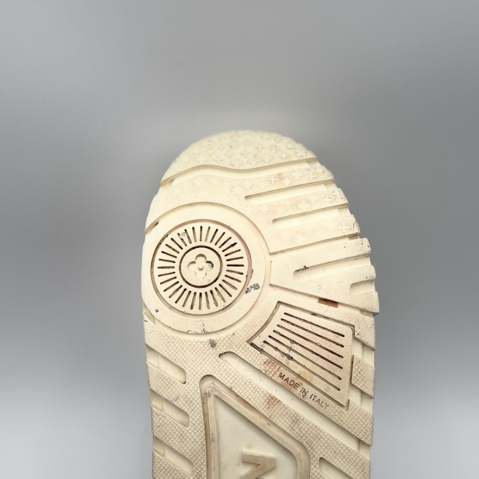 Louis Vuitton (10-10.5 US) Louis Vuitton Maxi Trainer ' White ' Size US 10 / EU 43 - 20 Thumbnail