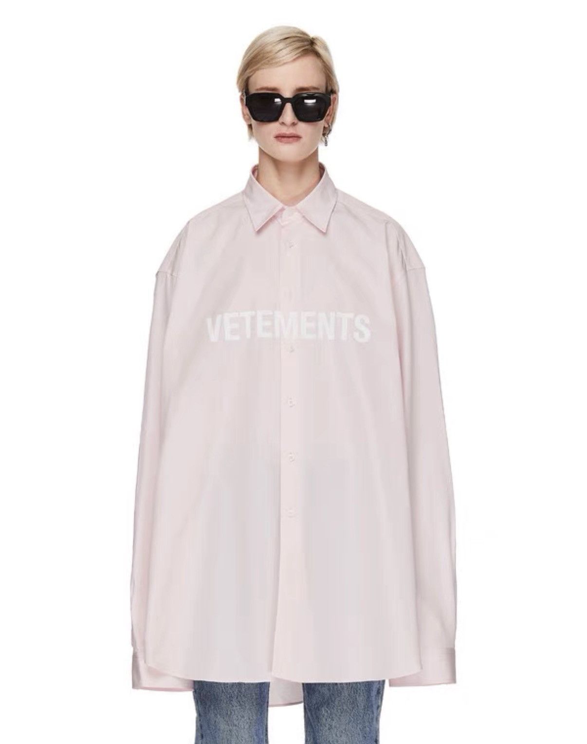 Vetements Vetements Garderobe Logo Oversized Pink Shirt Size US XS / EU 42 / 0 - 5 Thumbnail