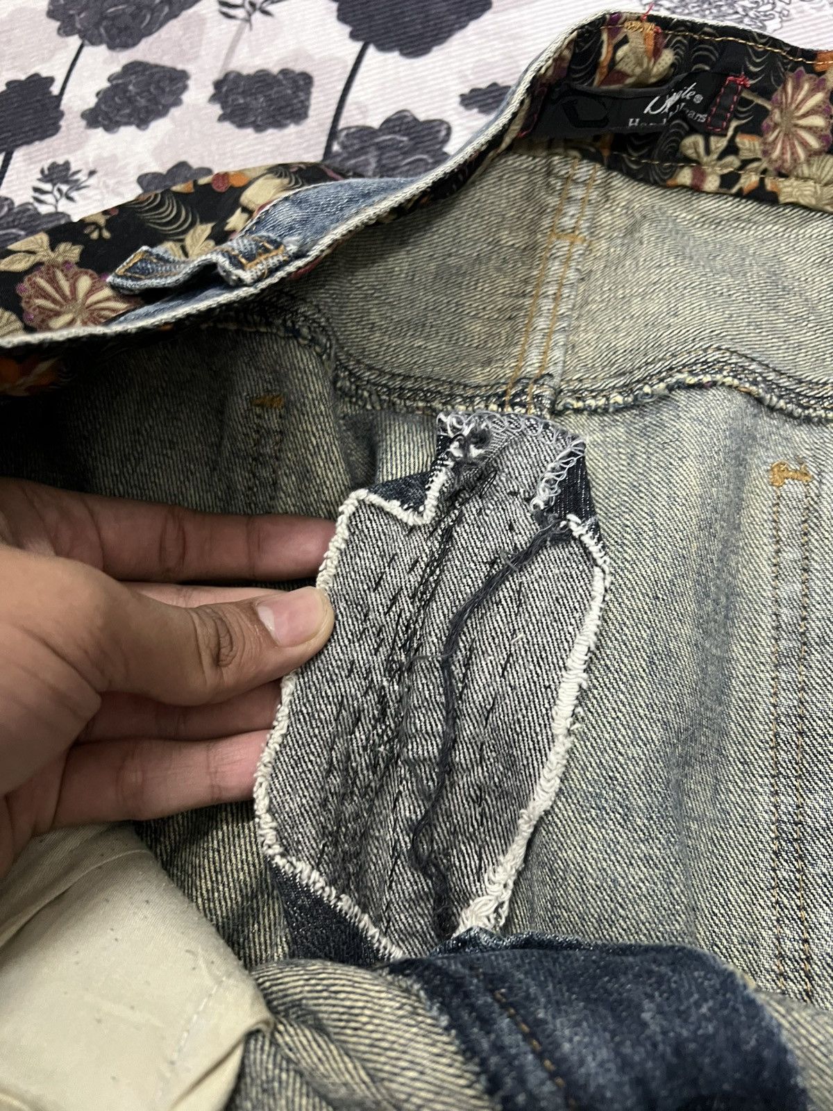 Karakuri Tamashii Vintage Karakurii Tamashi Koii Embroidery Baggy Jeans Size US 39 - 9 Thumbnail