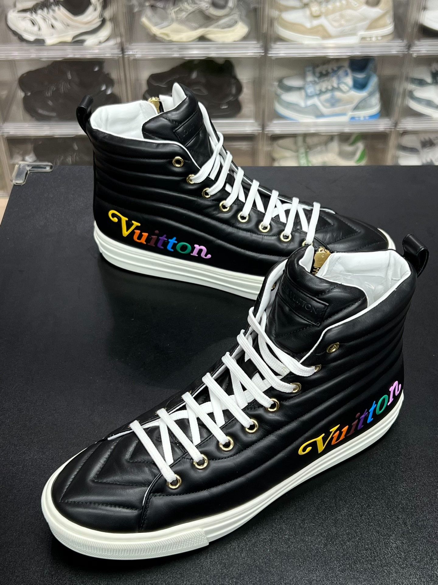 Louis Vuitton Louis Vuitton Leather Black Lowtop Sneakers 6 Men Size US 6 / EU 39 - 1 Thumbnail