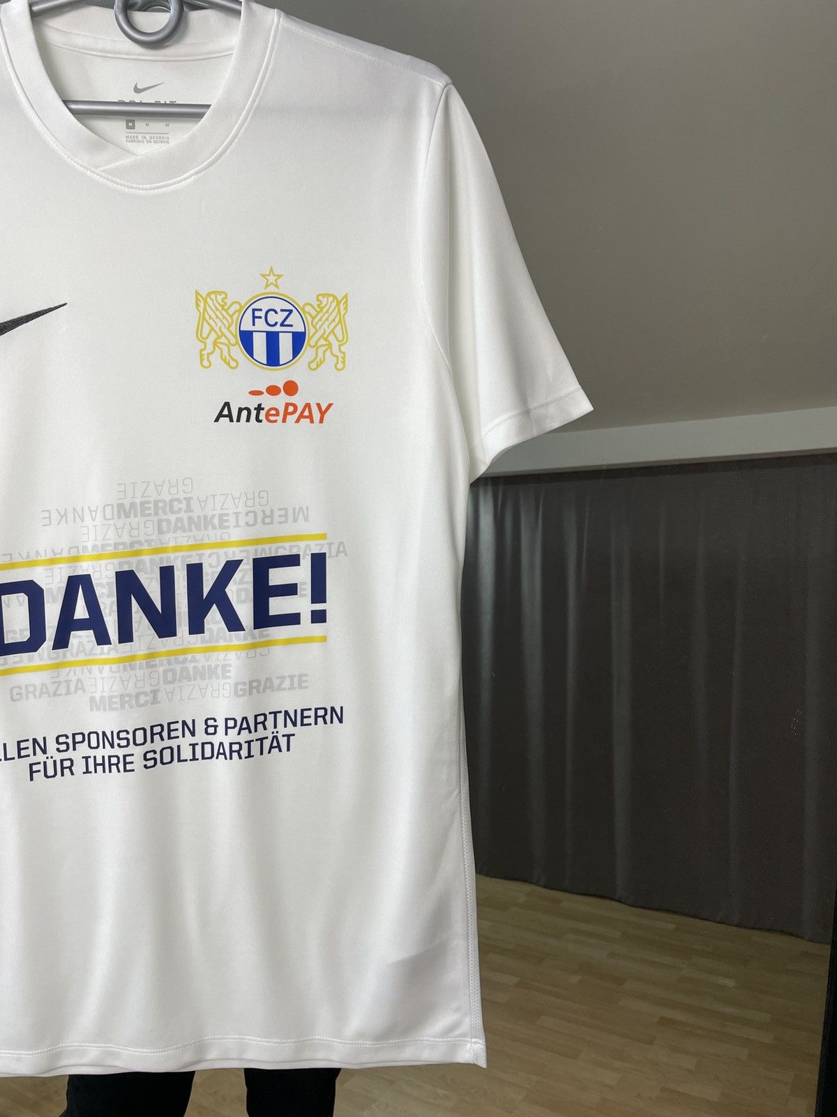 Vintage Vintage Nike FC Zurich Home Football Jersey Blockcore Tee Size US M / EU 48-50 / 2 - 3 Thumbnail