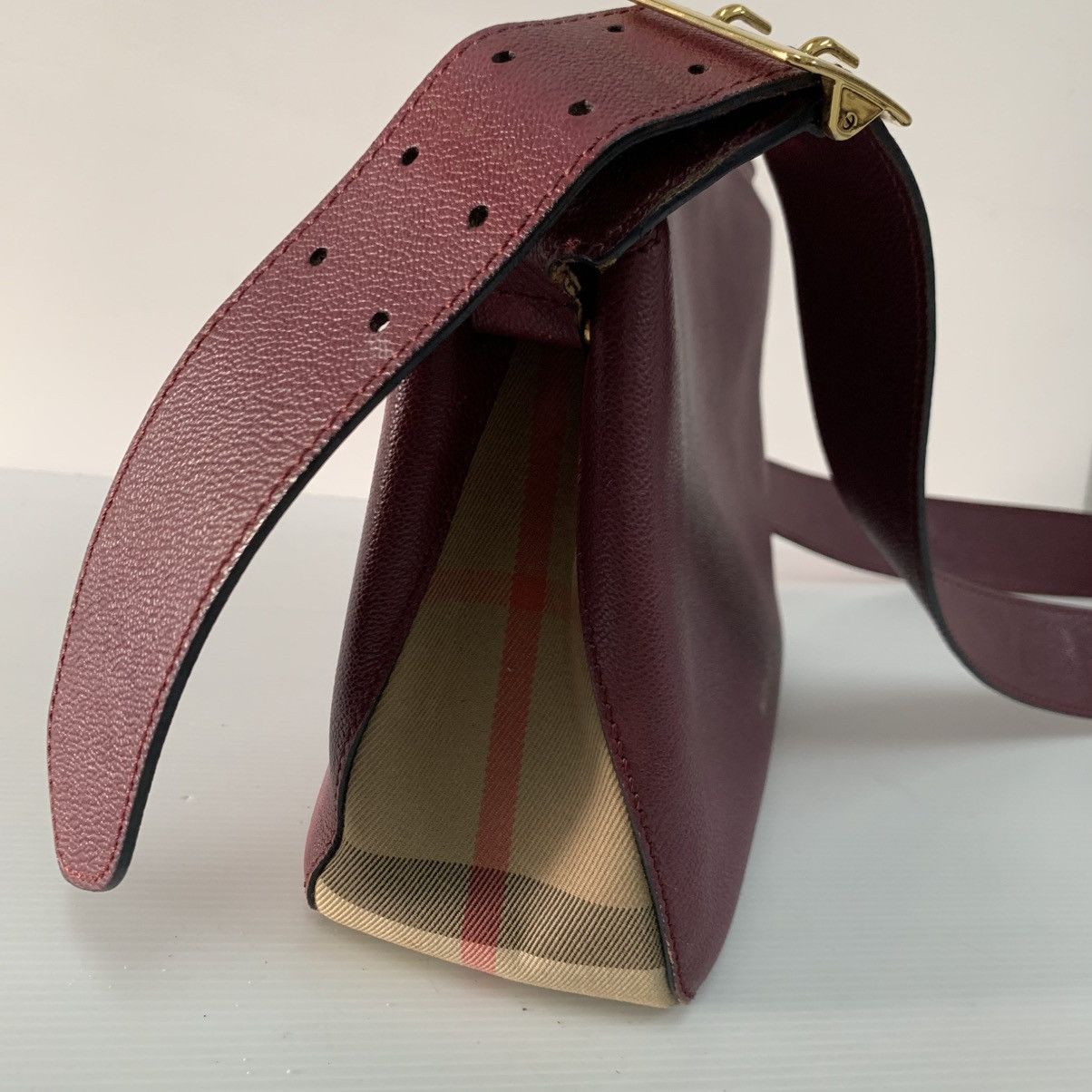 Burberry Burberry Leather Slingbag Size ONE SIZE - 13 Thumbnail