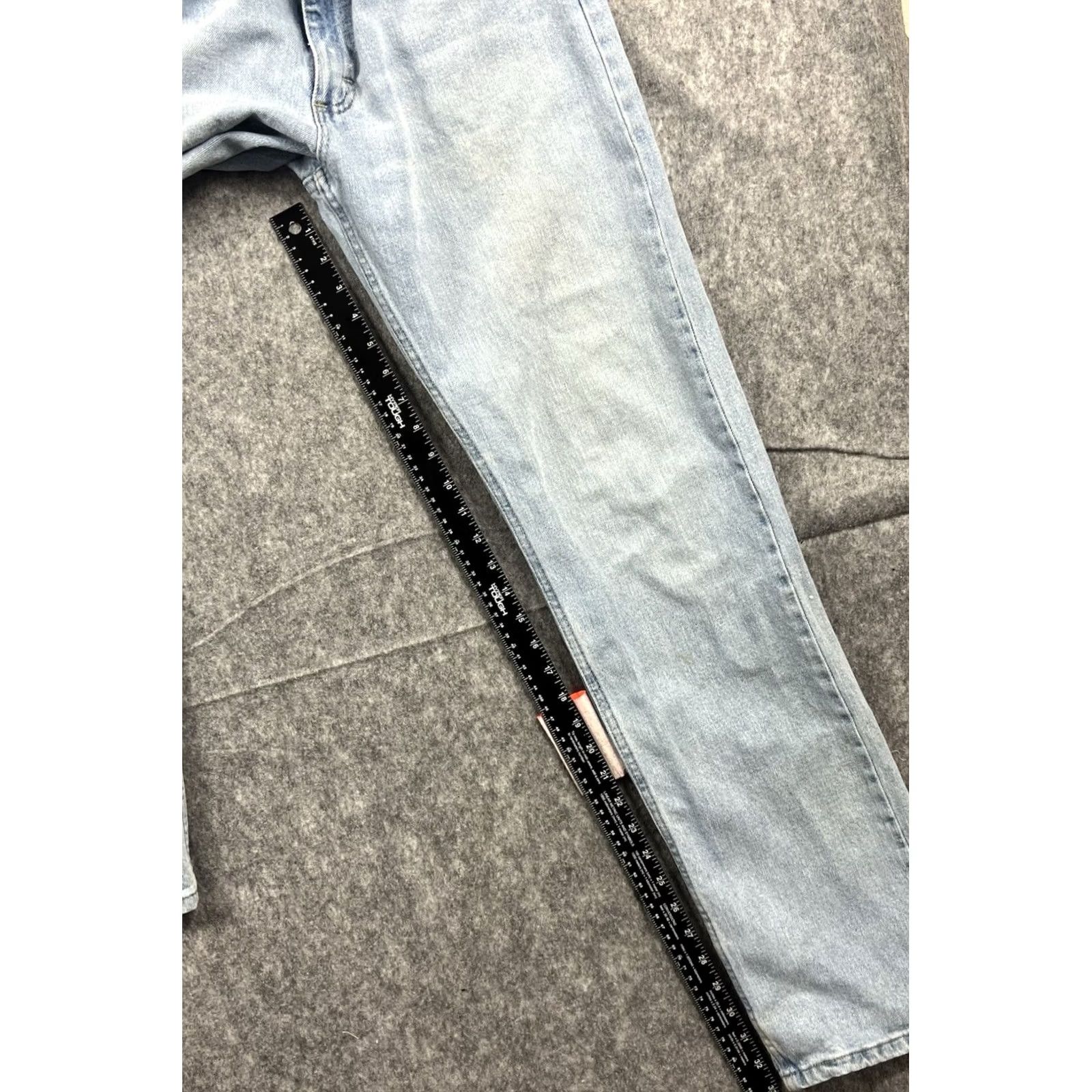 Wrangler Wrangler Jeans Men FiveStar Relaxed Straight Leg Light Wash Denim 34x34 Blue 5-Pocket Logo 99% Cotton 1% Spandex Regular Inseam 34"} Size US 34 / EU 50 - 2 Thumbnail