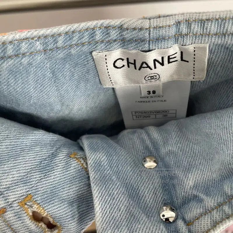 Chanel Chanel Summer Pink Denim Women’s Shorts . Size 26" / US 2 / IT 38 - 4 Thumbnail