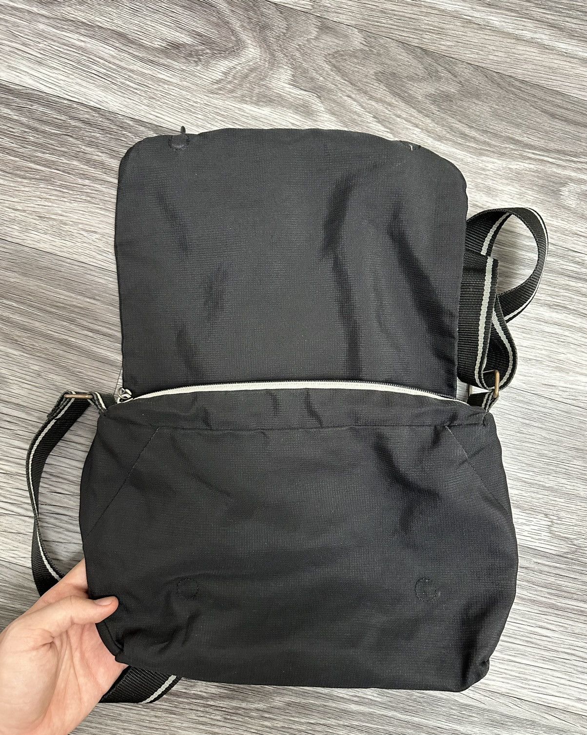 Nike Vintage Nike Swoosh Nylon Shoulder Bag Y2K Os Size ONE SIZE - 6 Thumbnail