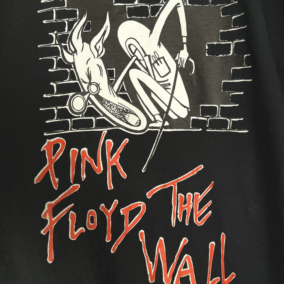 Band Tees Vintage 80s Pink Floyd The Wall Made in Italy T Shirt Size US L / EU 52-54 / 3 - 4 Thumbnail
