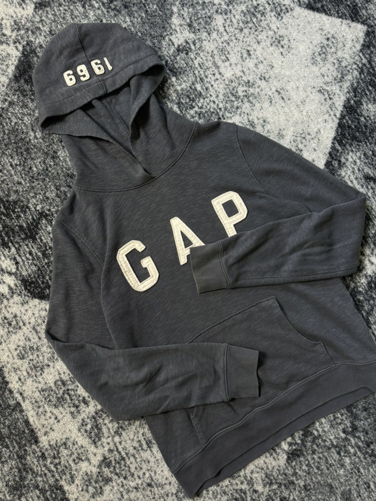 Gap Vintage Gap 1969 Hoodie Big Logo Embroidered Pocket Pullover Size US S / EU 44-46 / 1 - 4 Thumbnail