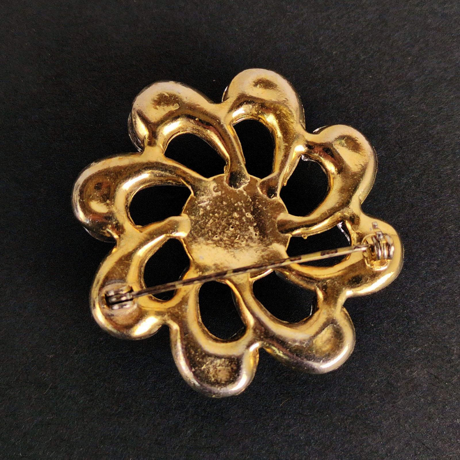 Vintage Rhinestone Swirl Flower Lucite Center Glitter Brooch Pin Size ONE SIZE - 4 Thumbnail