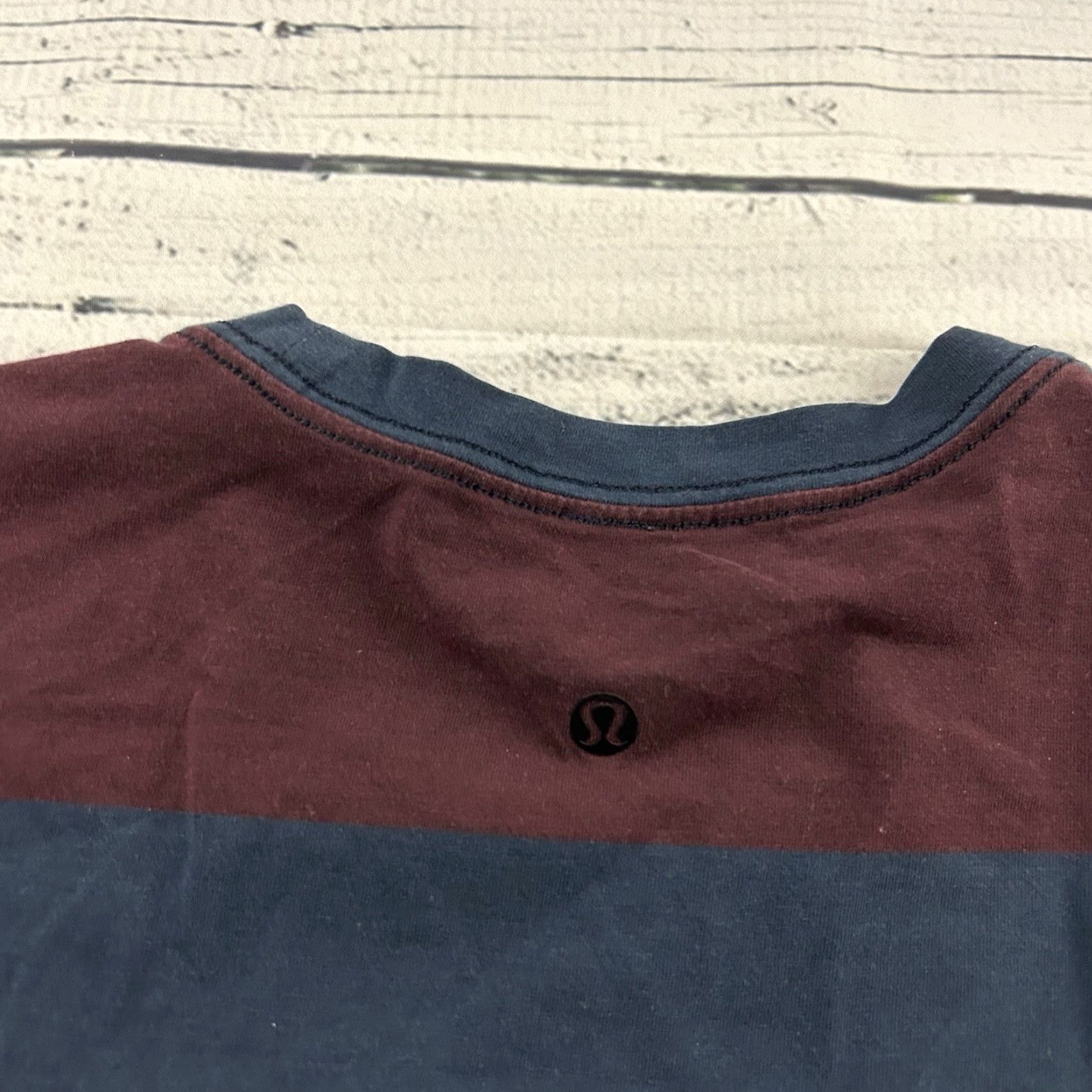 Lululemon Lululemon Short Sleeve T-Shirt Mens M Striped Blue Maroon Red Pattern Shirt Mens Size US M / EU 48-50 / 2 - 4 Thumbnail