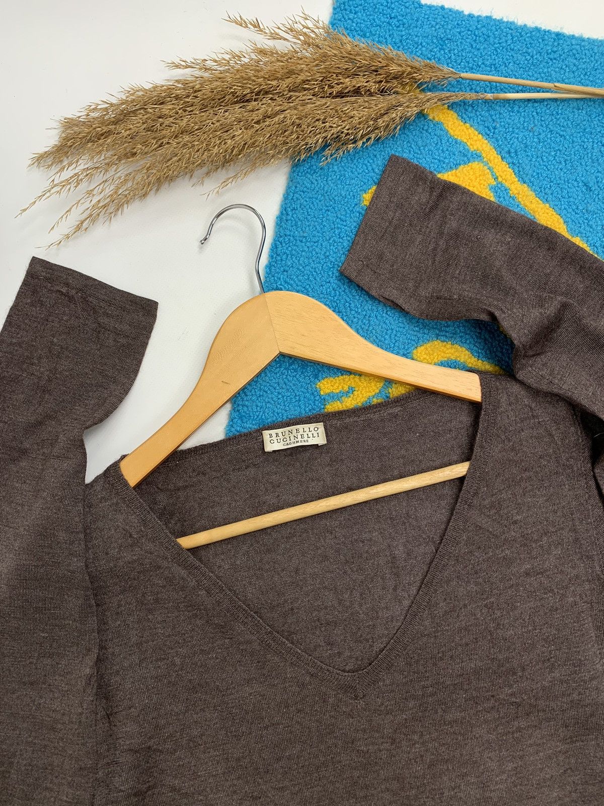 Brunello Cucinelli × Vintage Vintage Brunello Cucinelli Cashmere V-neck Jumper Sweater Size S / US 4 / IT 40 - 2 Thumbnail