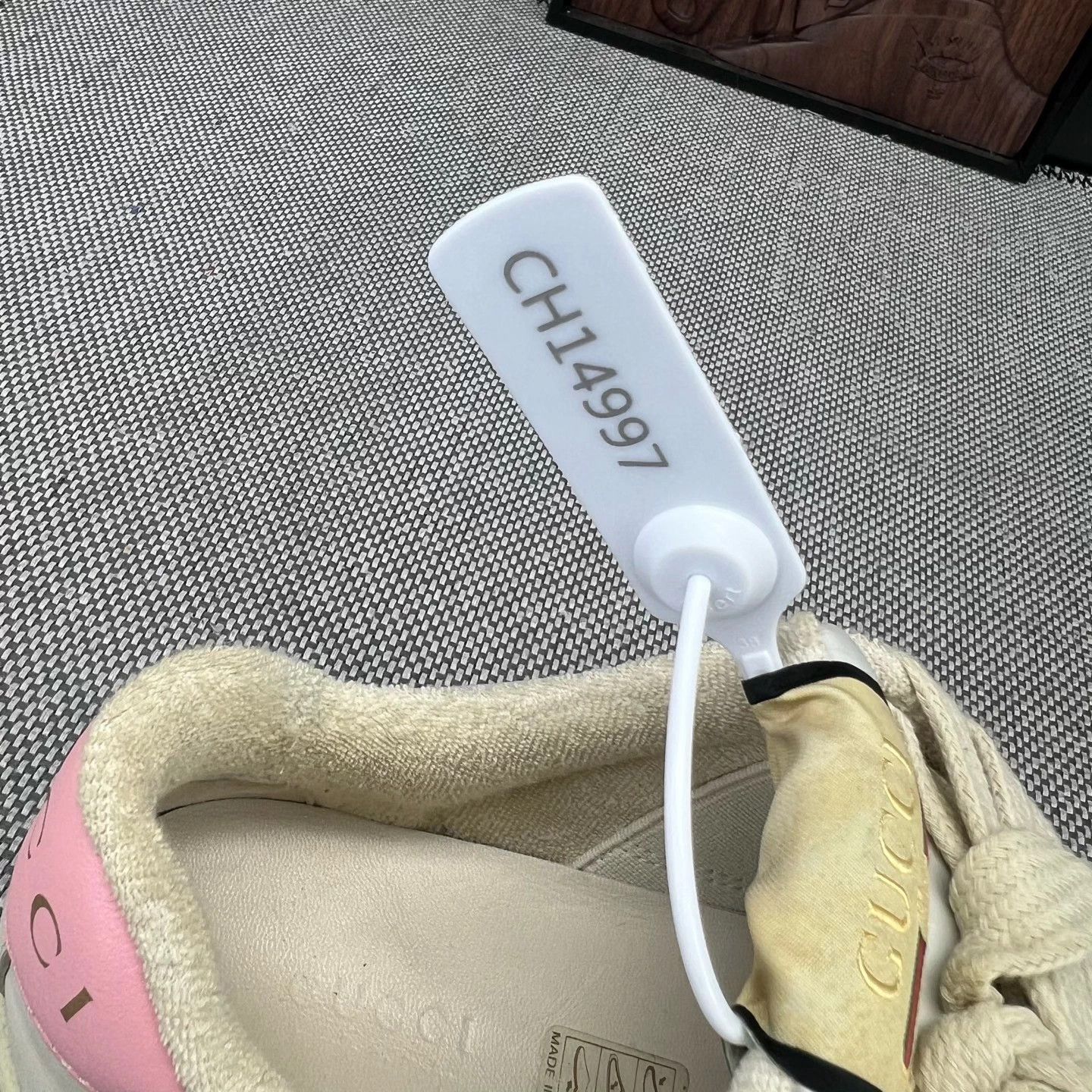 Gucci Gucci Women's Rhyton Distressed Pink Diamond Sneakers Size US 5 / IT 35 - 9 Thumbnail