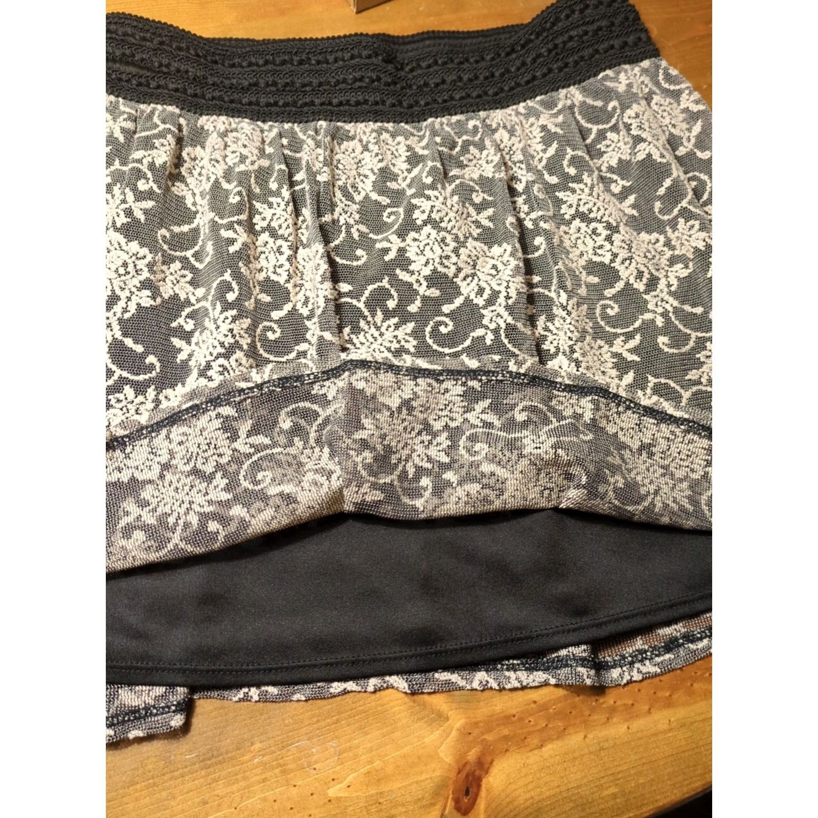 Vintage Joe B Circle Skirt Women's Skirt L Knee Length Black Polyester Stretch Floral Size 36" / US 14 / IT 50 - 3 Thumbnail