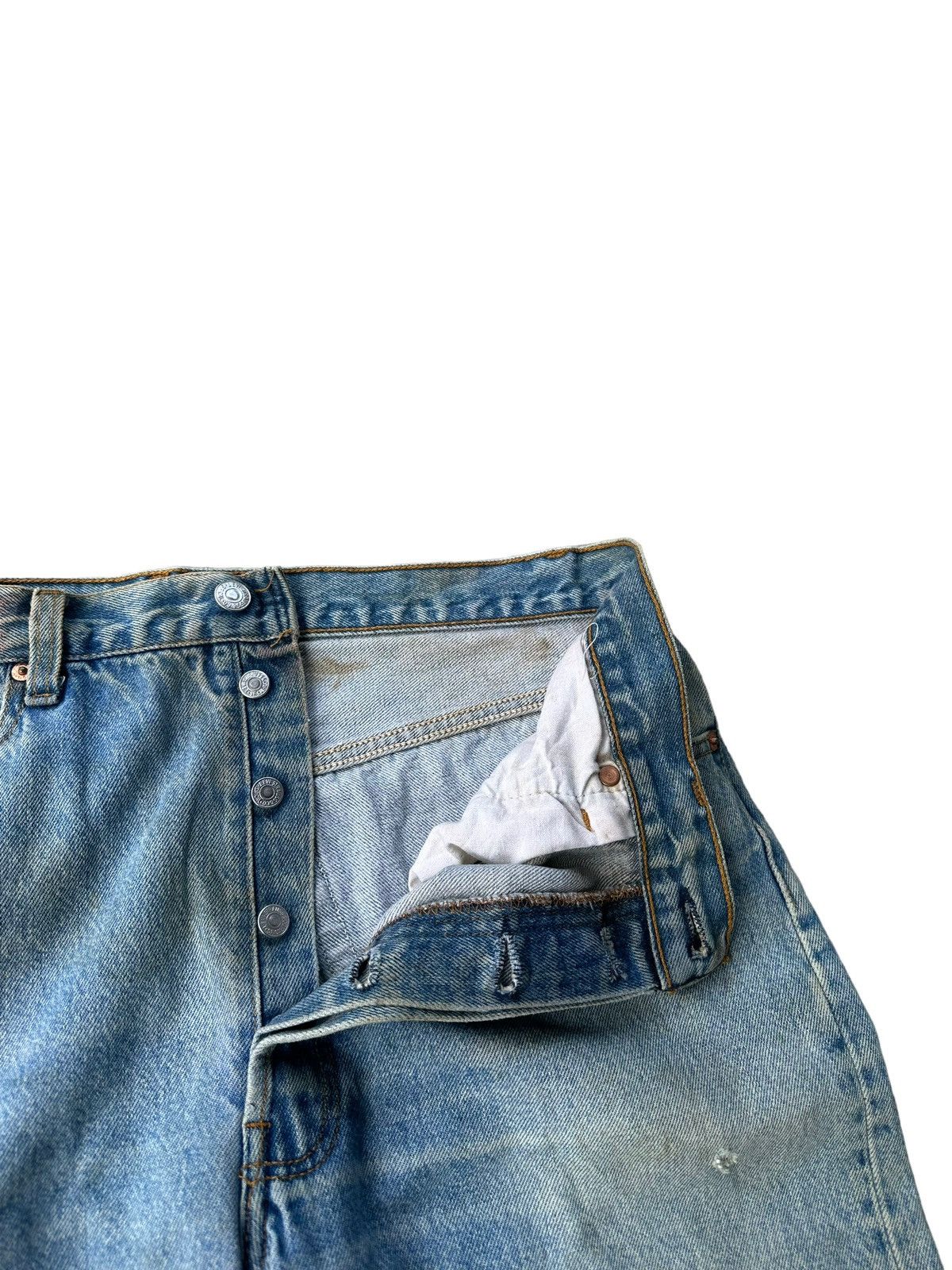 Levi's Vintage Levi’s 501 top button 552 light blue wash denim jean Size US 34 / EU 50 - 4 Thumbnail