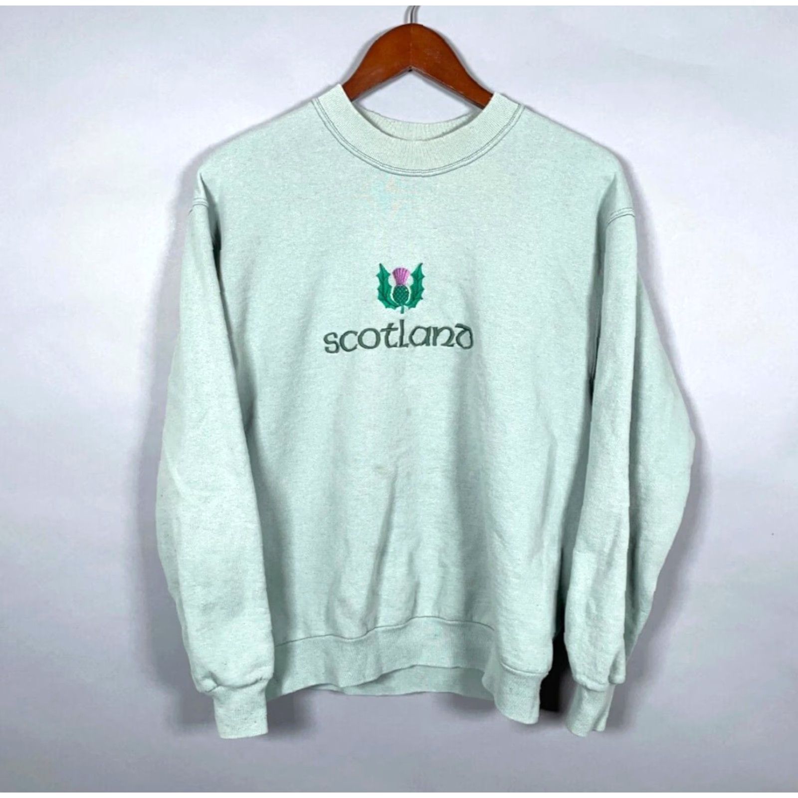 Vintage VINTAGE Scotland Embroidered Thistle Sweatshirt Women's Medium Green Crewneck VTG Size M / US 6-8 / IT 42-44 - 2 Thumbnail