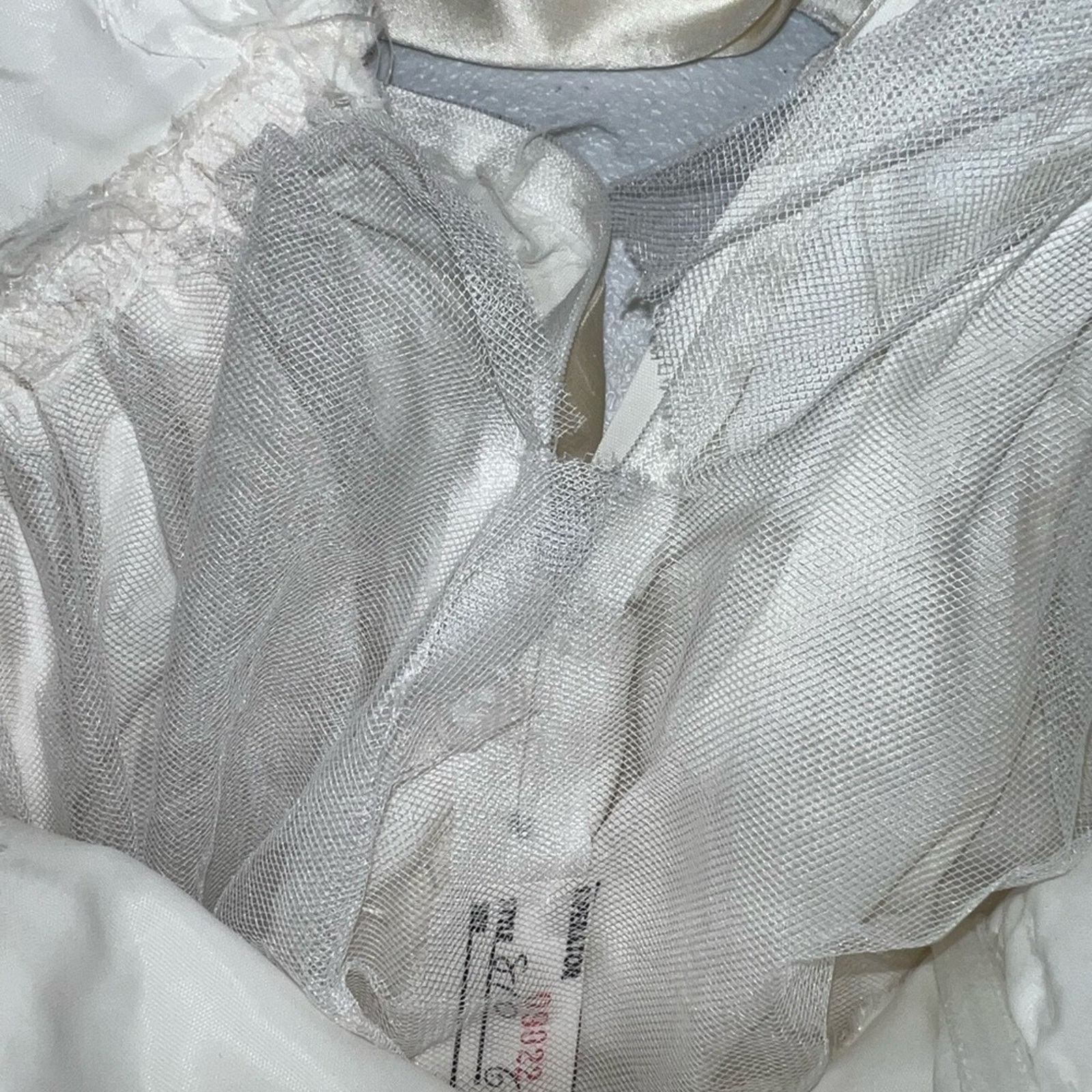 Vintage Gorgeous Vintage 1980s/90s Off Shoulder Silk Wedding Gown! Size M / US 6-8 / IT 42-44 - 7 Thumbnail