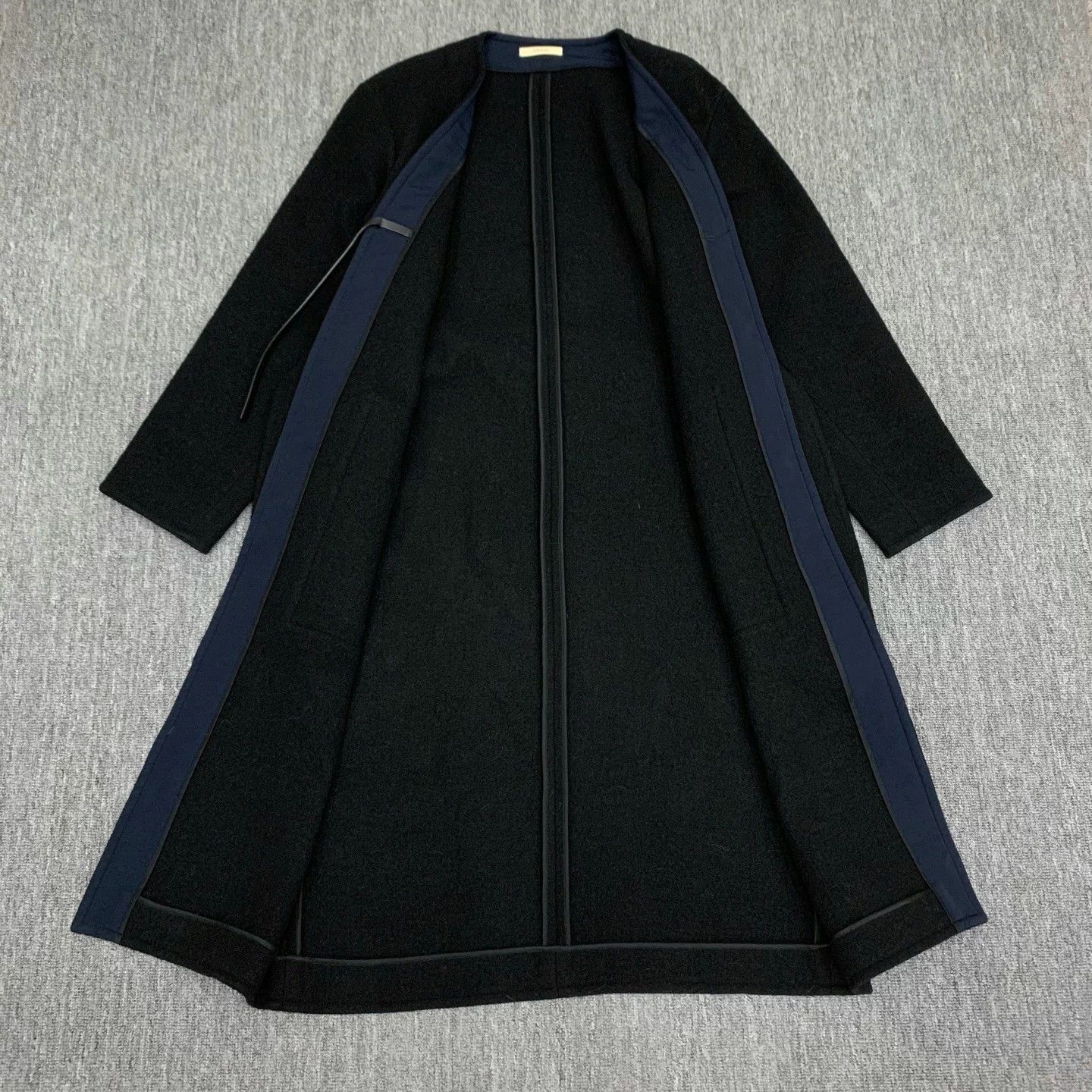 Celine Celine black wool long coat Size US S / EU 44-46 / 1 - 3 Thumbnail