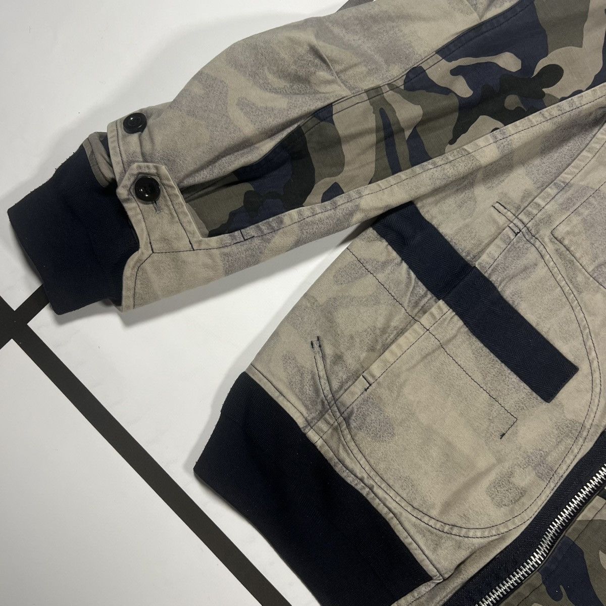 Sacai |[ FW18 Runway Sacai Reconstructed Camo Hooded Bomber ]| Size US M / EU 48-50 / 2 - 9 Thumbnail