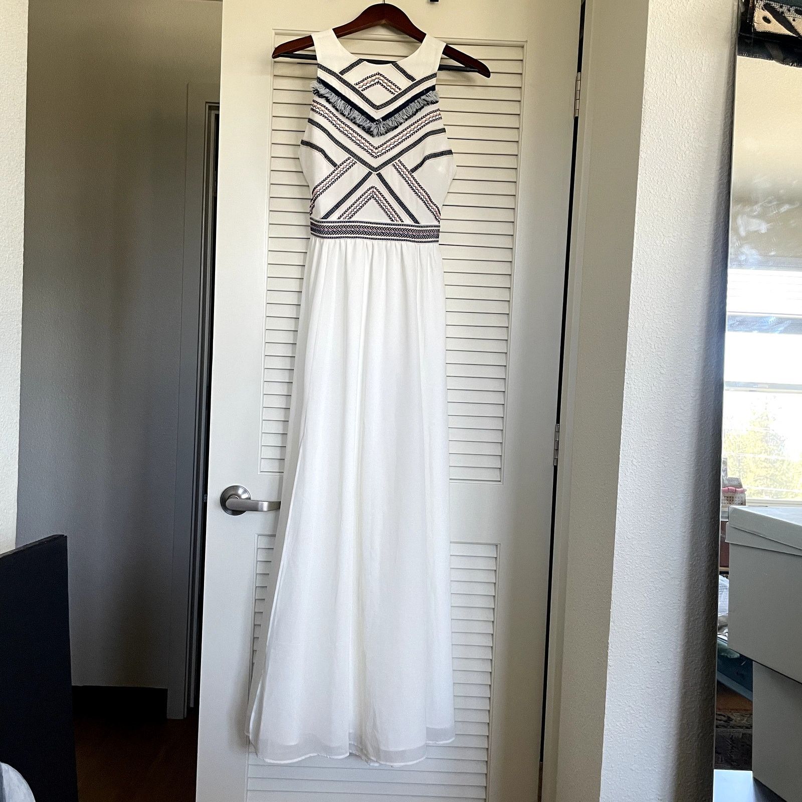 Other Adelyn Rae Embroidered Cross Back Dress Size Small Ethereal Size S / US 4 / IT 40 - 2 Thumbnail