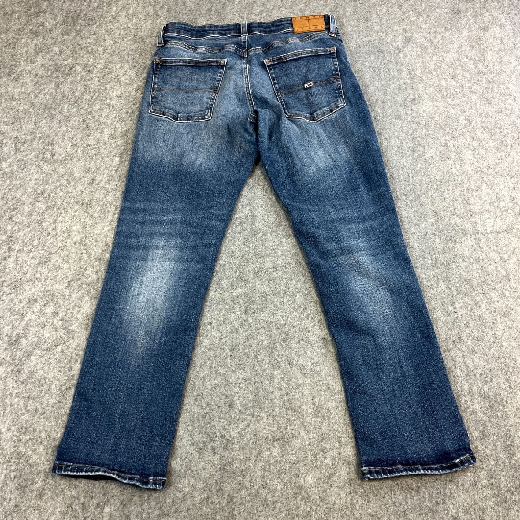 Tommy Hilfiger Tommy Hilfiger Jeans Slim Scanton 32 30 Mid Wash Blue Whiskers Stretch Logo Mens Denim 5-Pocket Style Tapered Blue Jeans Regular Size US 32 / EU 48 - 2 Thumbnail