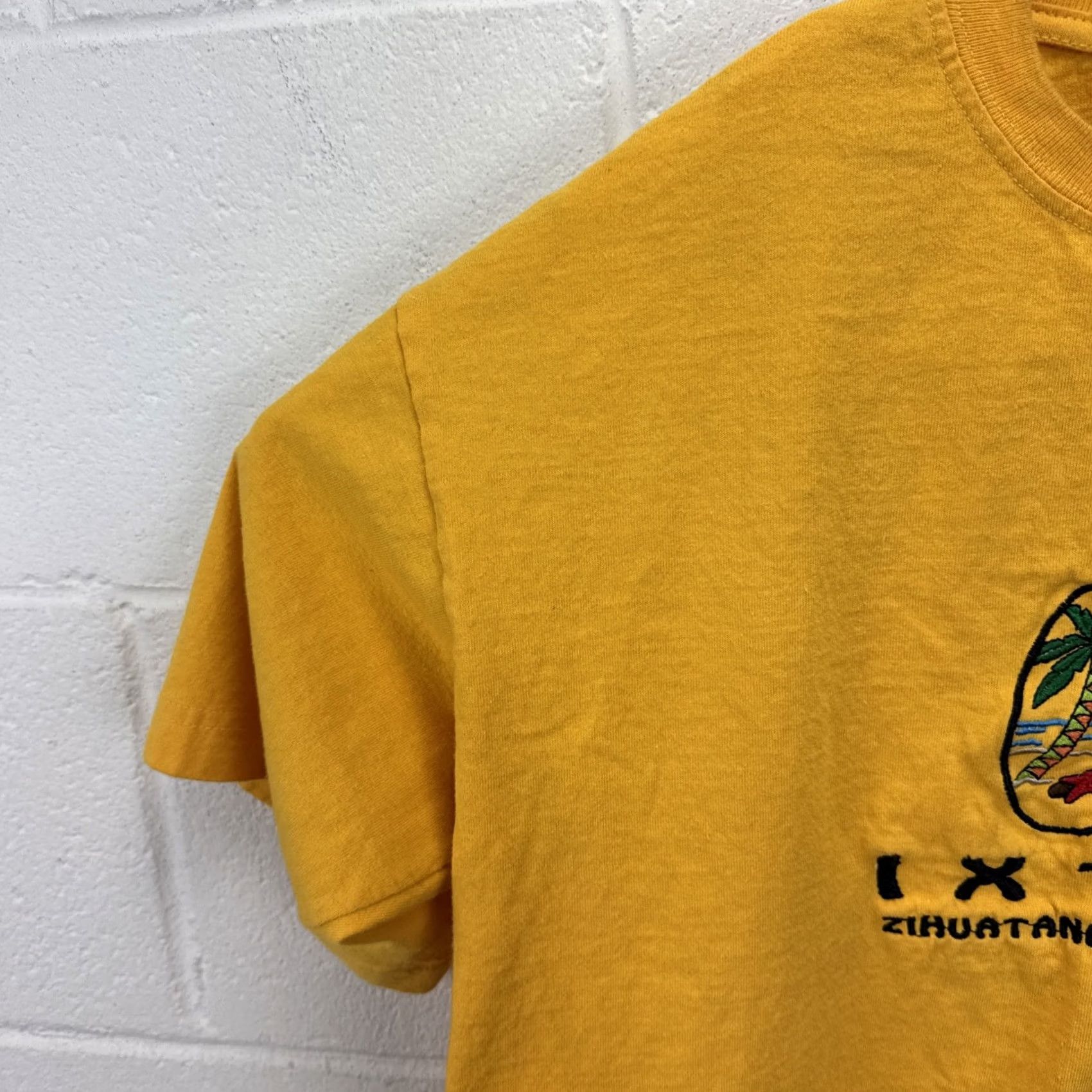Vintage Vintage Ixtapa Zihuatancja Mexico Embroidered Destination XL Yellow T Shirt Size US XL / EU 56 / 4 - 6 Thumbnail