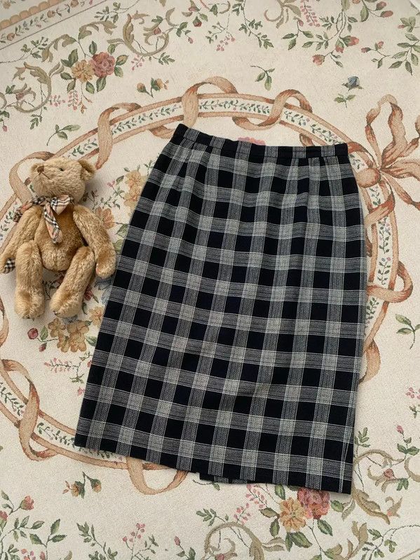 Burberry Burberry Black Wool-Blend Midi Skirt for Women Size 27" / US 4 / IT 40 - 1 Thumbnail