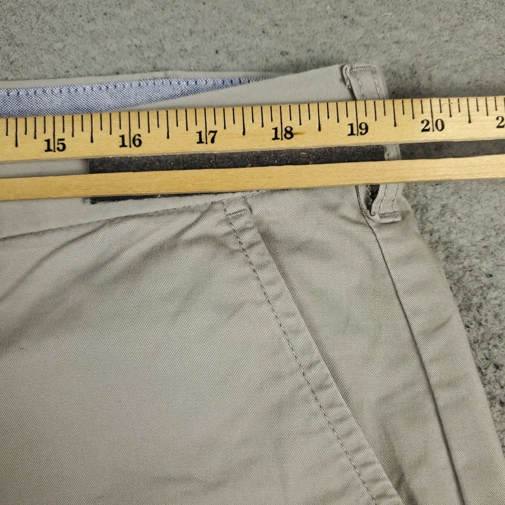 Tommy Hilfiger VINTAGE Tommy Hilfiger Shorts Mens Size 38 Beige Casual Flat Front Chino Size US 38 / EU 54 - 4 Thumbnail