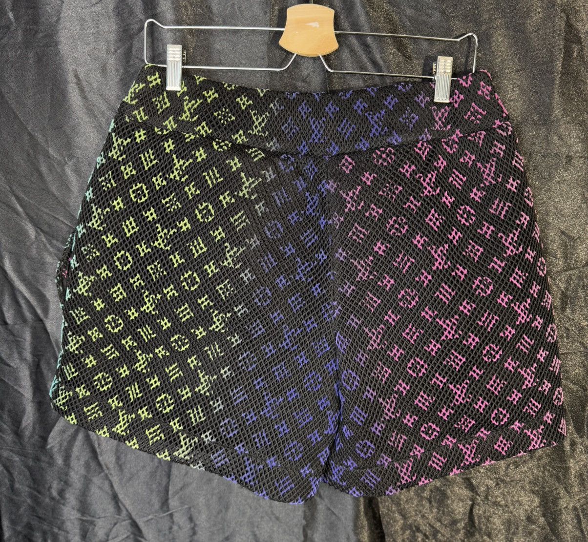 Louis Vuitton Louis Vuitton Multicolor Mesh Shorts Size US 40 / EU 56 - 4 Thumbnail
