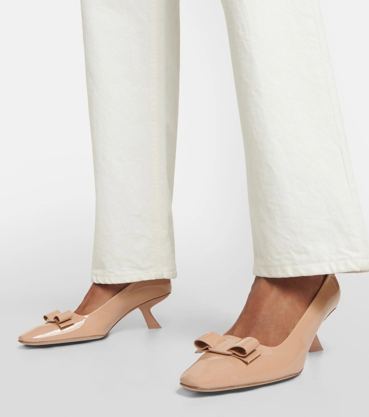 Salvatore Ferragamo o1s1rm0924 Vara Bow Pumps in Light Brown Size US 8.5 / IT 38.5 - 6 Thumbnail