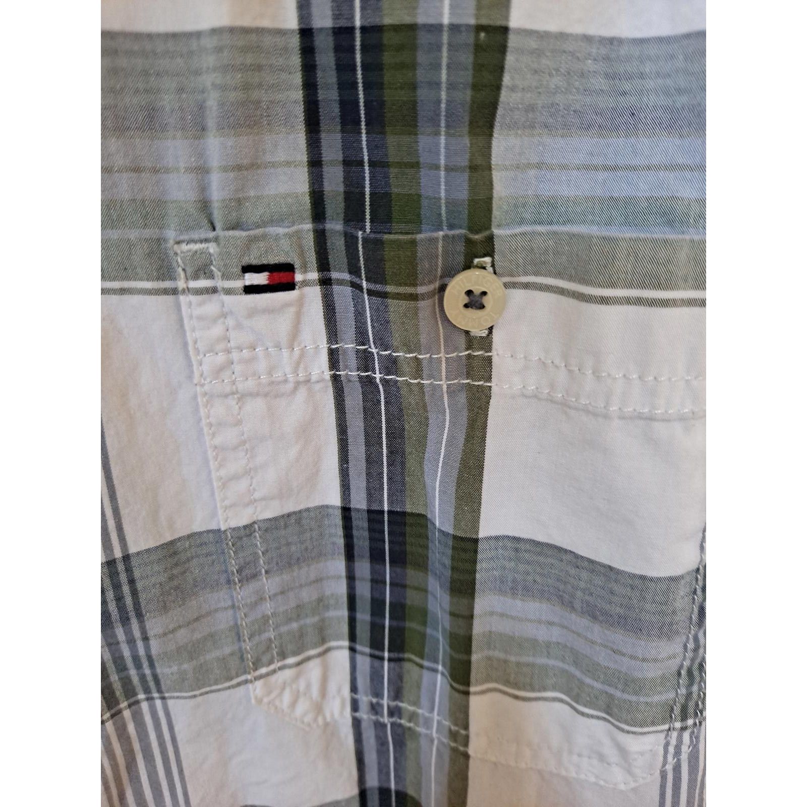 Tommy Hilfiger Tommy Hilfiger Classic Fit Plaid Button Down Shirt Size L Size US L / EU 52-54 / 3 - 4 Thumbnail