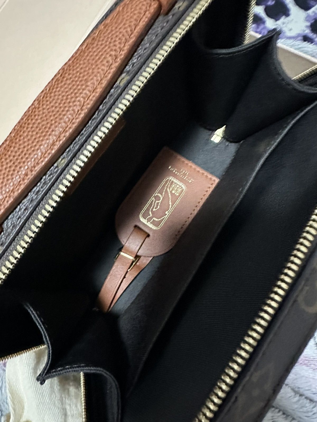 Louis Vuitton × NBA LIMITED LV X NBA "MONOGRAM" LEGACY HANDLE TRUNK Size ONE SIZE - 18 Thumbnail
