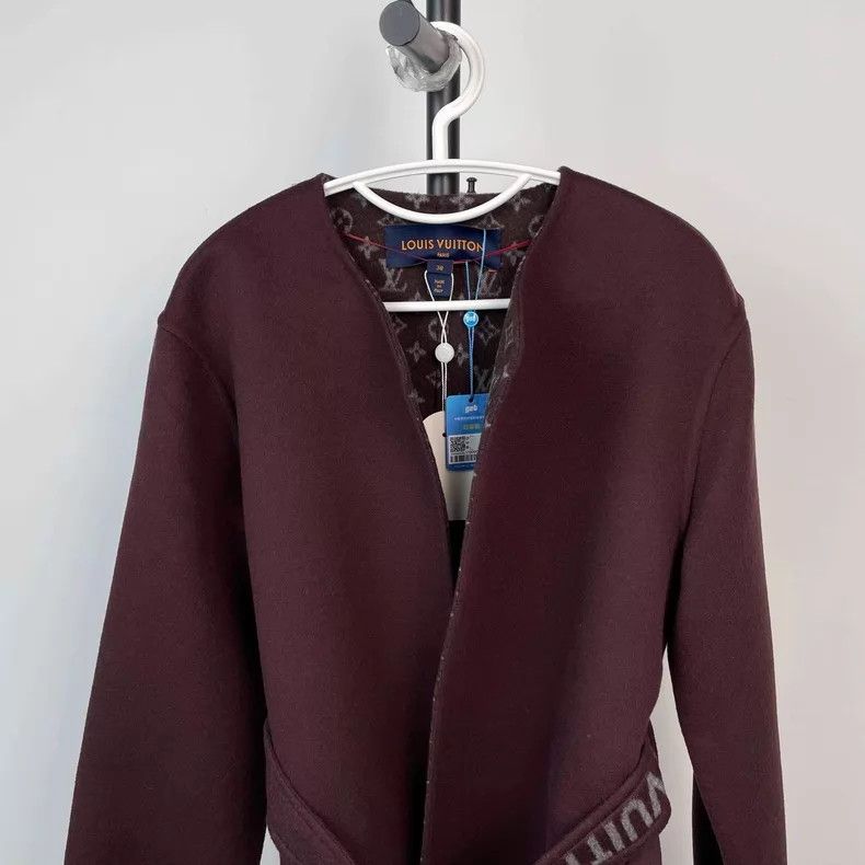Louis Vuitton Louis Vuitton Burgundy medium length coat with full print Size XS / US 0-2 / IT 36-38 - 2 Thumbnail
