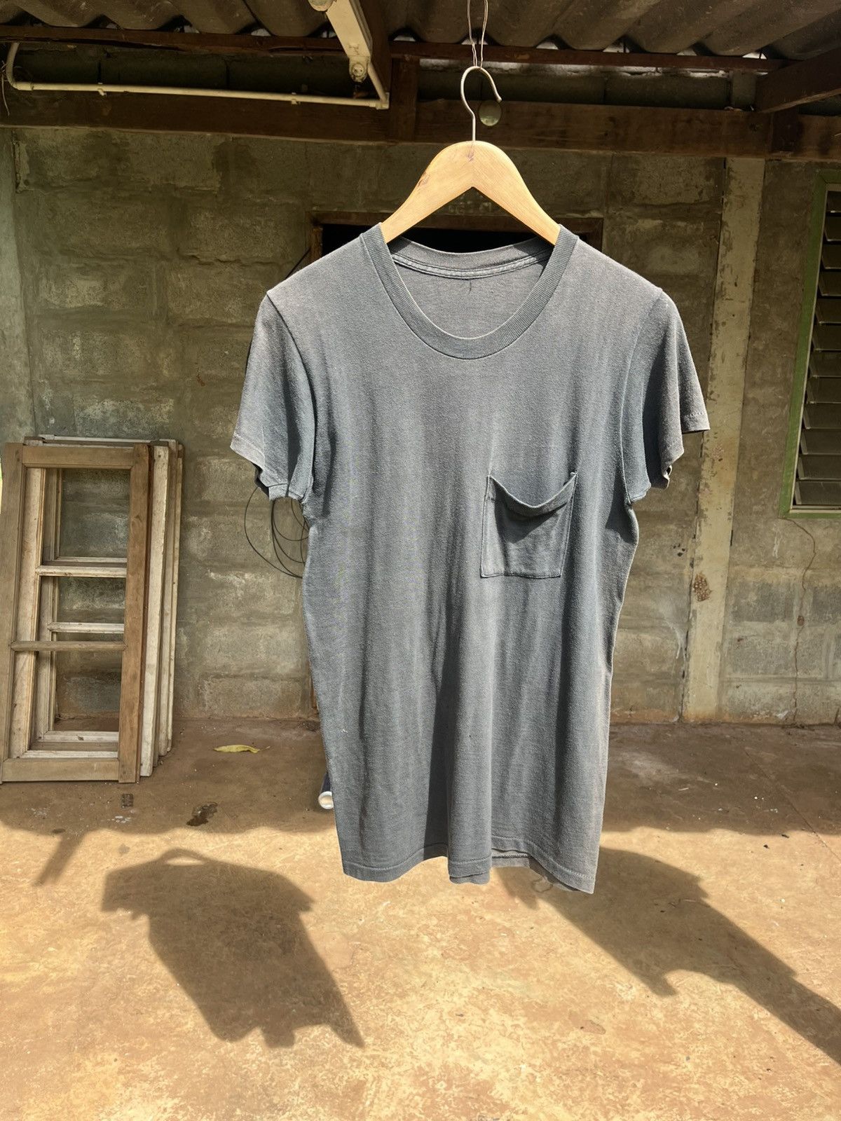 Vintage Thrashed faded blank tee 70s’-80s’ Size US L / EU 52-54 / 3 - 1 Thumbnail