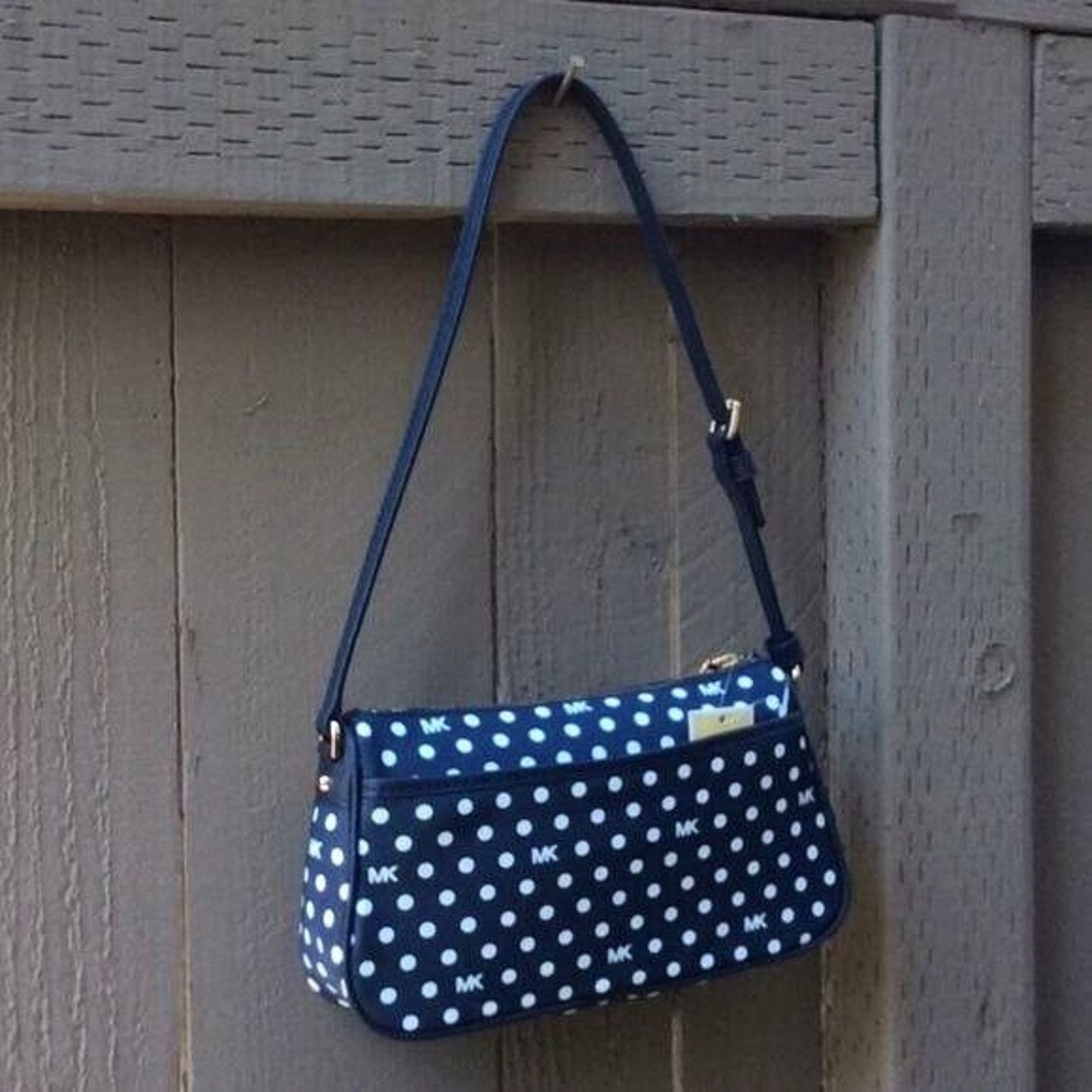 Michael Kors Michael Kors Signature Pouchette NWT Size ONE SIZE - 4 Thumbnail