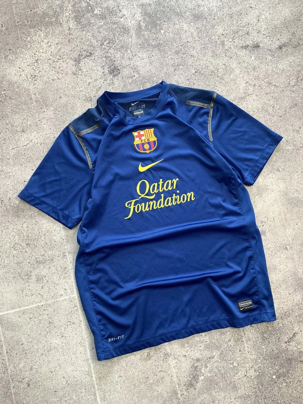 Nike 👉 Vintage Y2K Barcelona Blockcore Faded Sk8 T-Shirt Spain Size US M / EU 48-50 / 2 - 4 Thumbnail