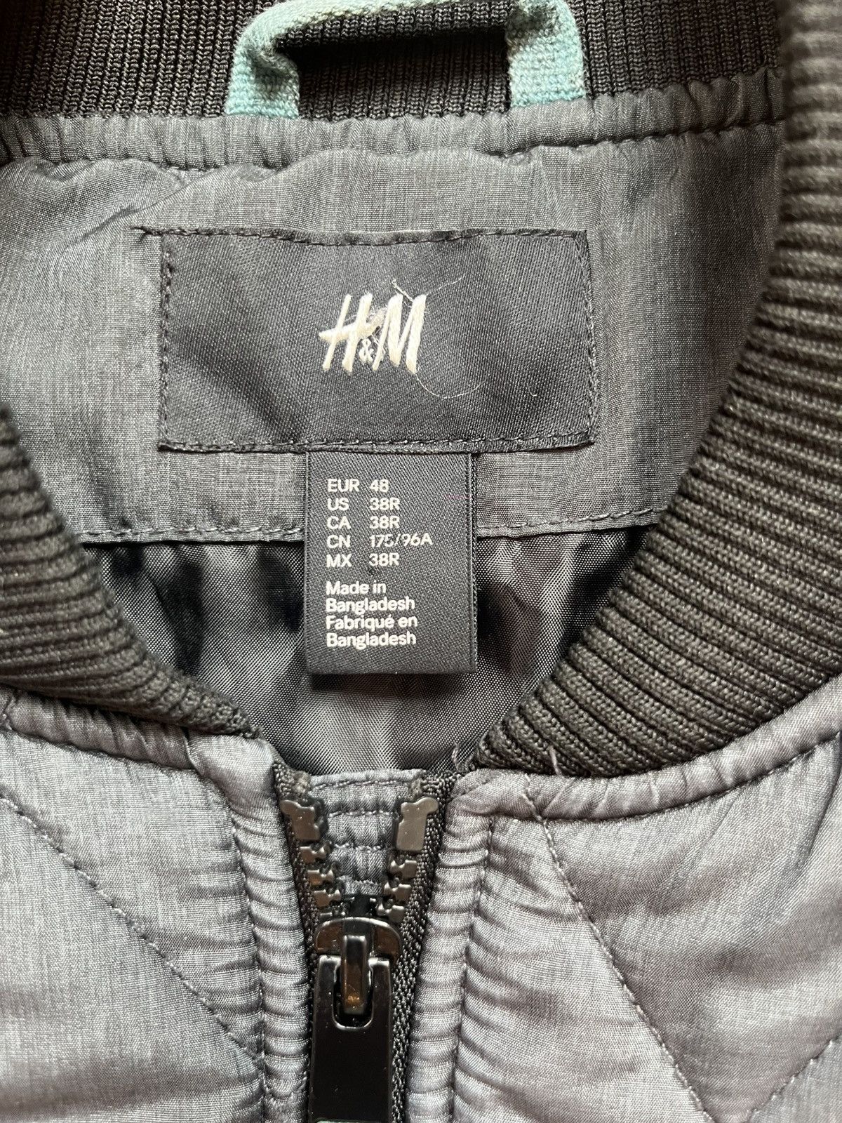 H&M H&M Charcoal Black Puffer Winter Vest – Men’s Medium Size US M / EU 48-50 / 2 - 3 Thumbnail