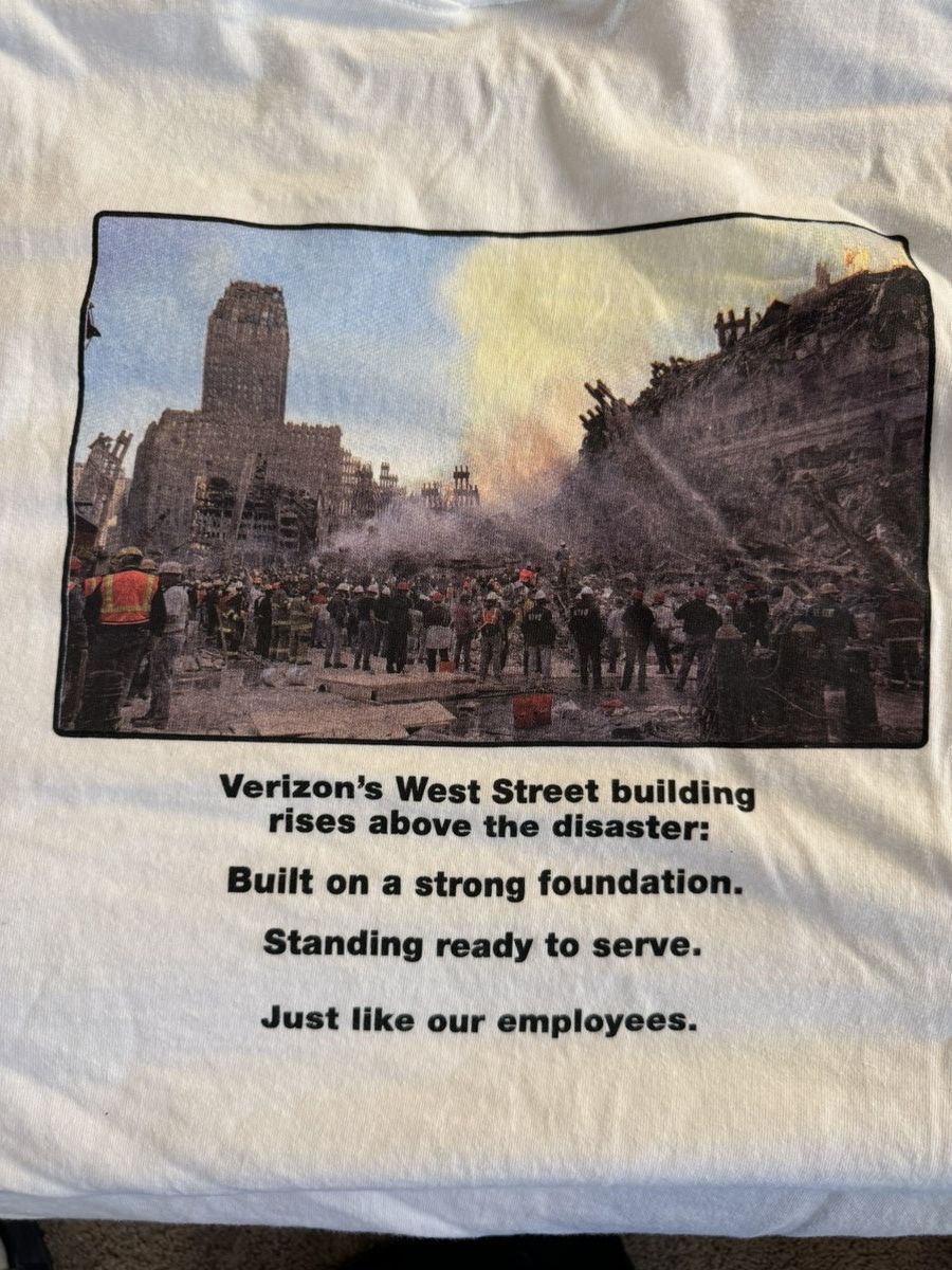 Vintage Verizon 9/11 West Building Tee Size US XL / EU 56 / 4 - 4 Thumbnail