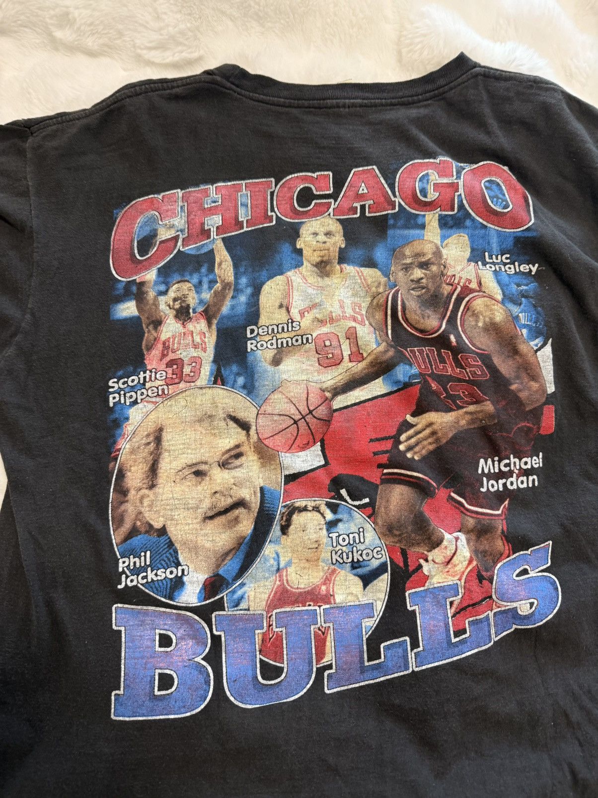 Vintage Vintage 1997 NBA World Champions Chicago Bulls Rap Tee Size US XL / EU 56 / 4 - 12 Thumbnail
