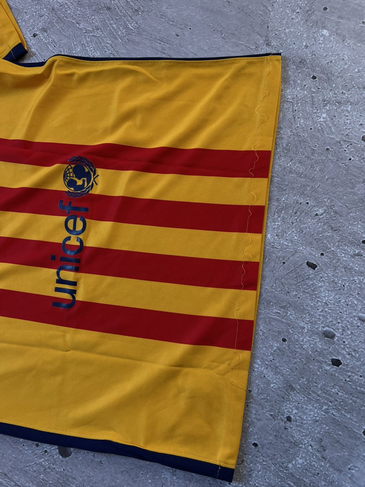 Nike BARCELONA 2015/2016 SHIRT NIKE SOCCER JERSEY SIZE M Size US M / EU 48-50 / 2 - 14 Thumbnail