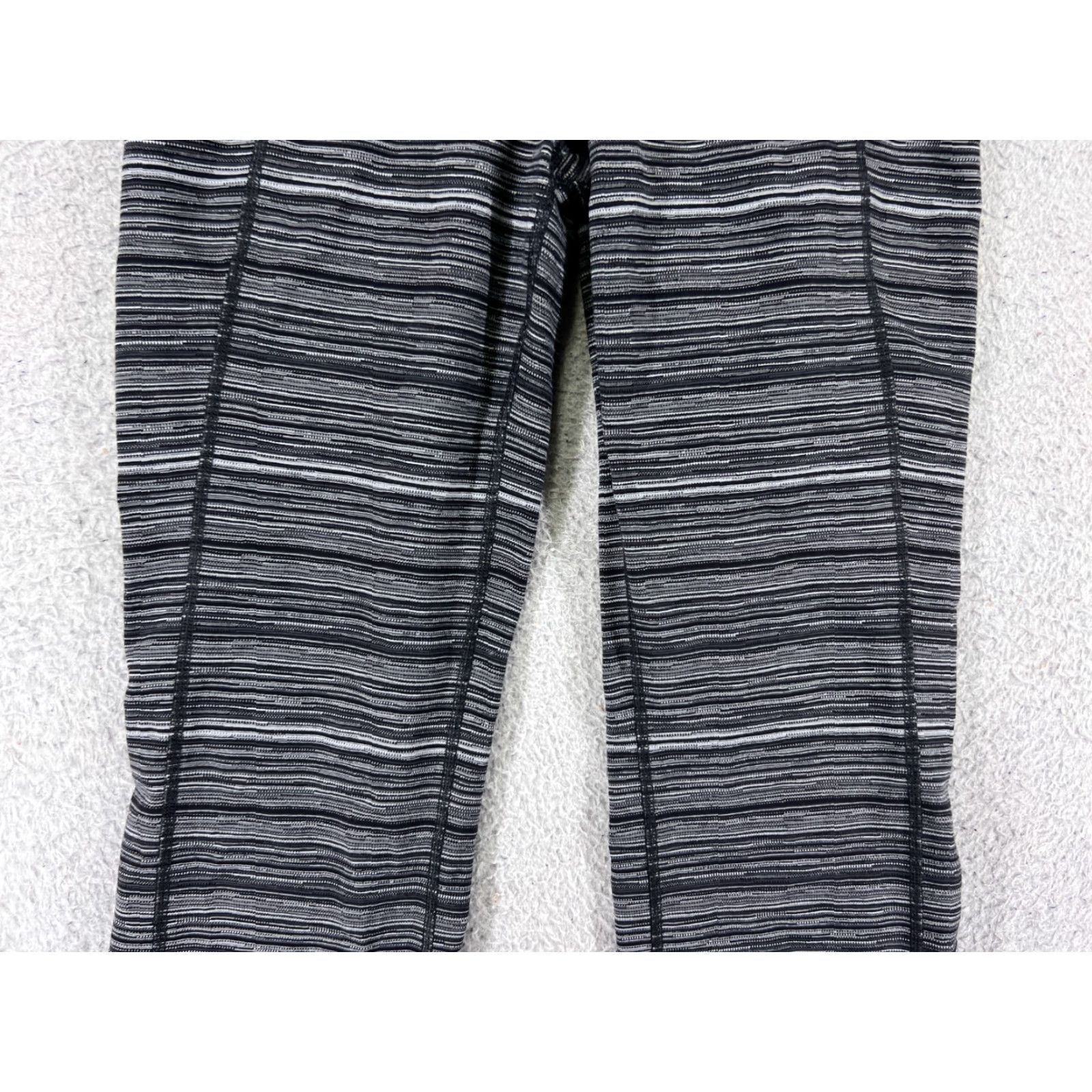 Lululemon Lululemon Pants Womens 8 Capri Yoga Gym Workout Striped Black White Pockets Leggings 20in Inseam 20 Regular Capris Womens Size 30" / US 8 / IT 44 - 5 Thumbnail